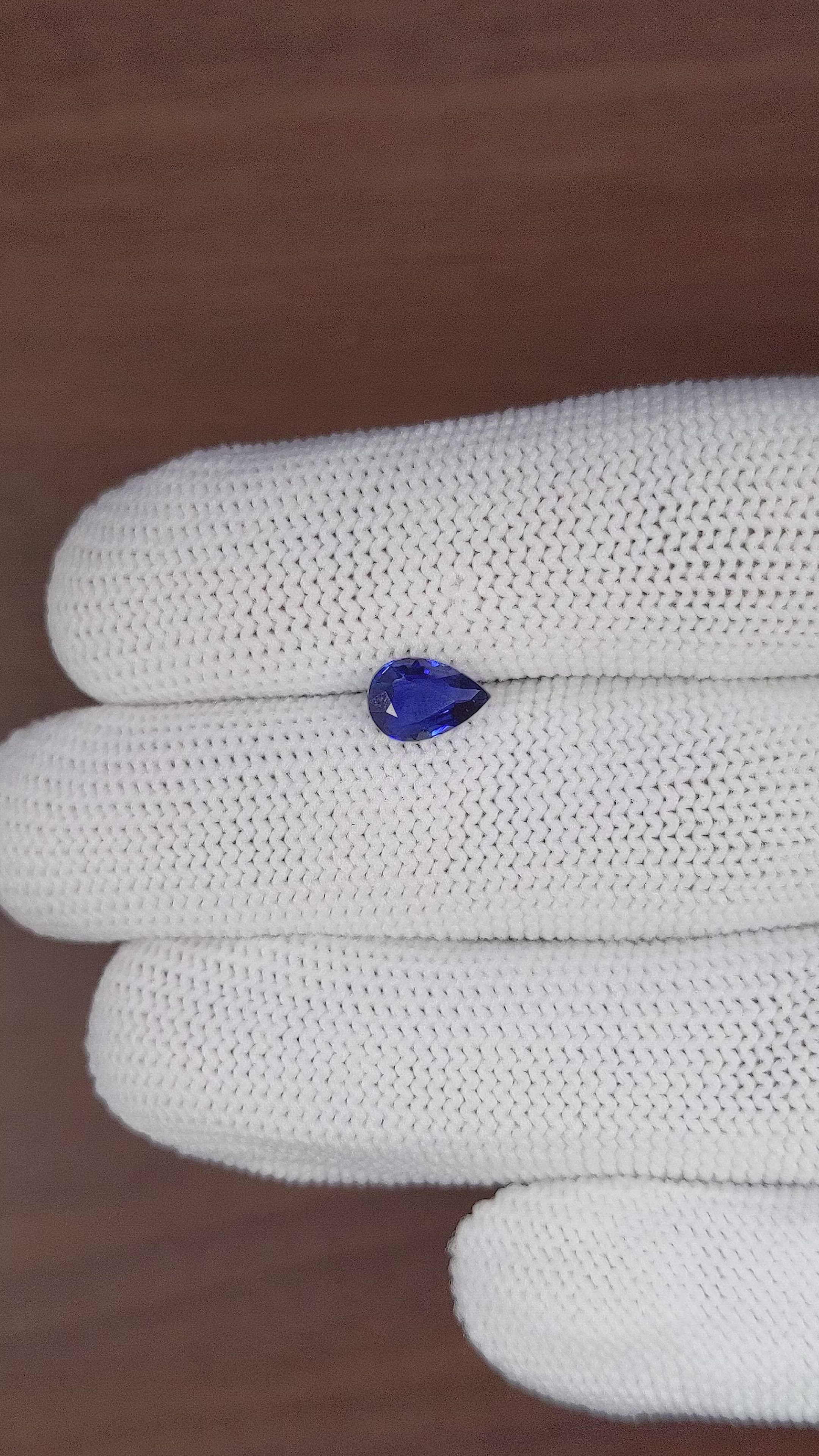 1.05 Ct. Blue Sapphire from Ceylon (Sri Lanka) Size Video