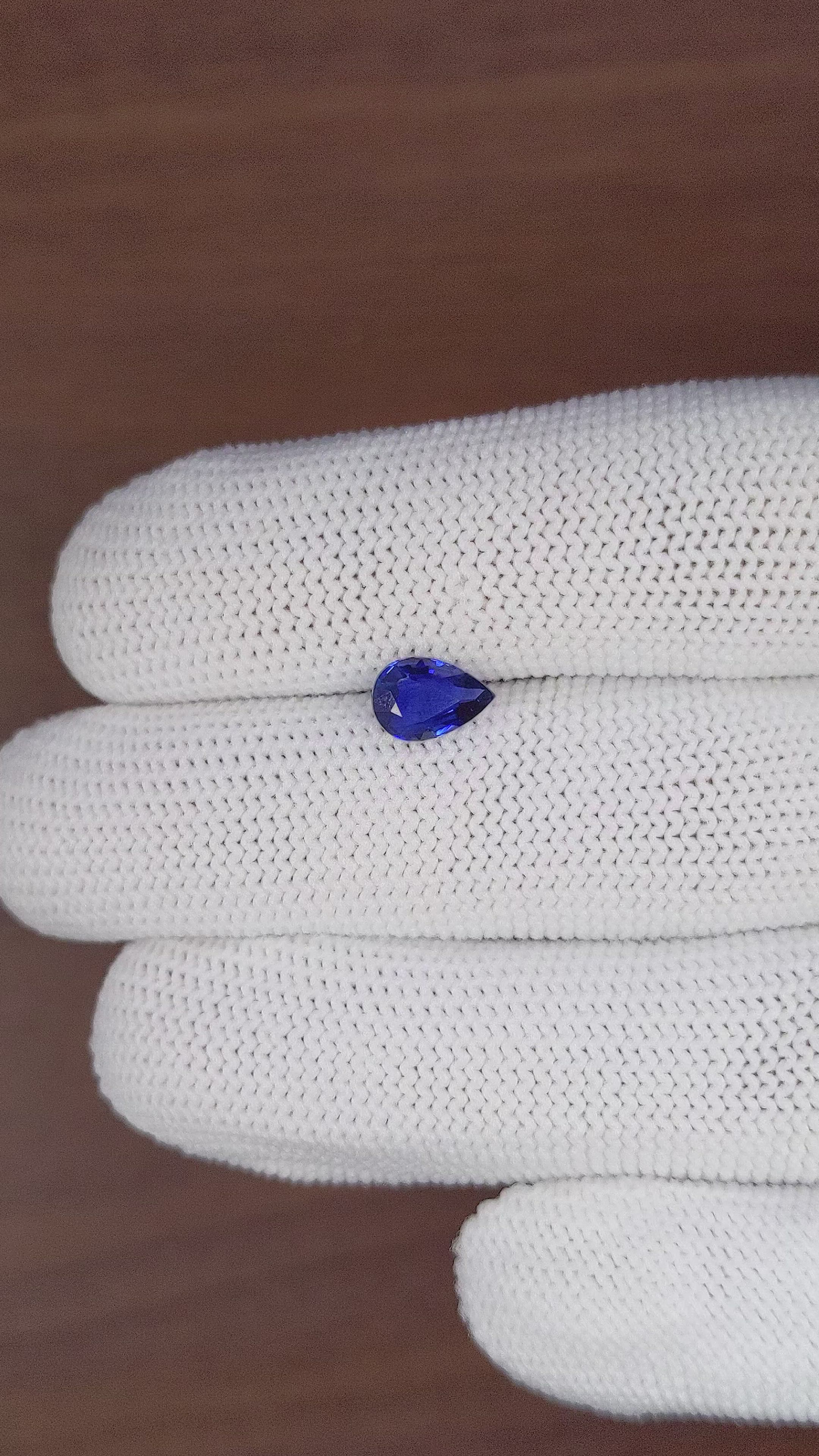 1.05 Ct. Blue Sapphire from Ceylon (Sri Lanka) Size Video
