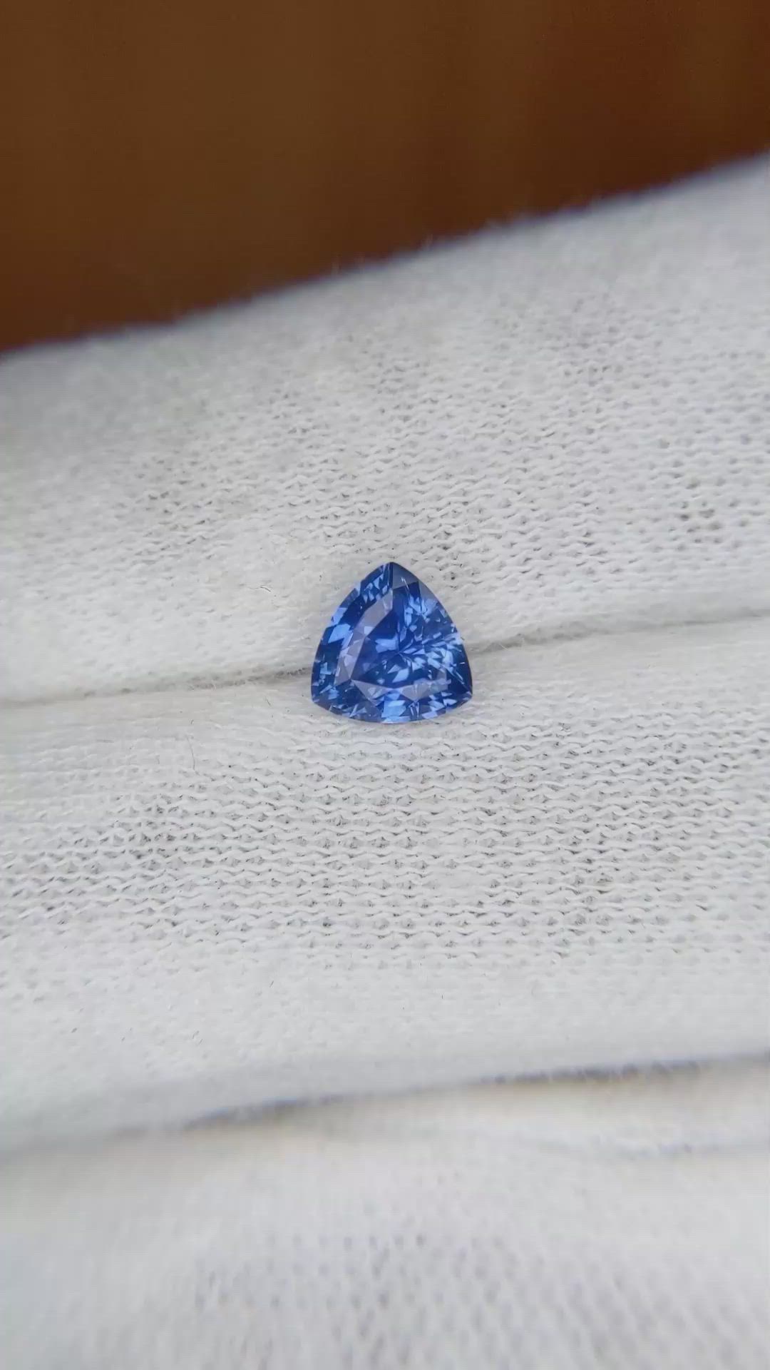 0.86 Ct. Blue Sapphire from Ceylon (Sri Lanka) Size Video