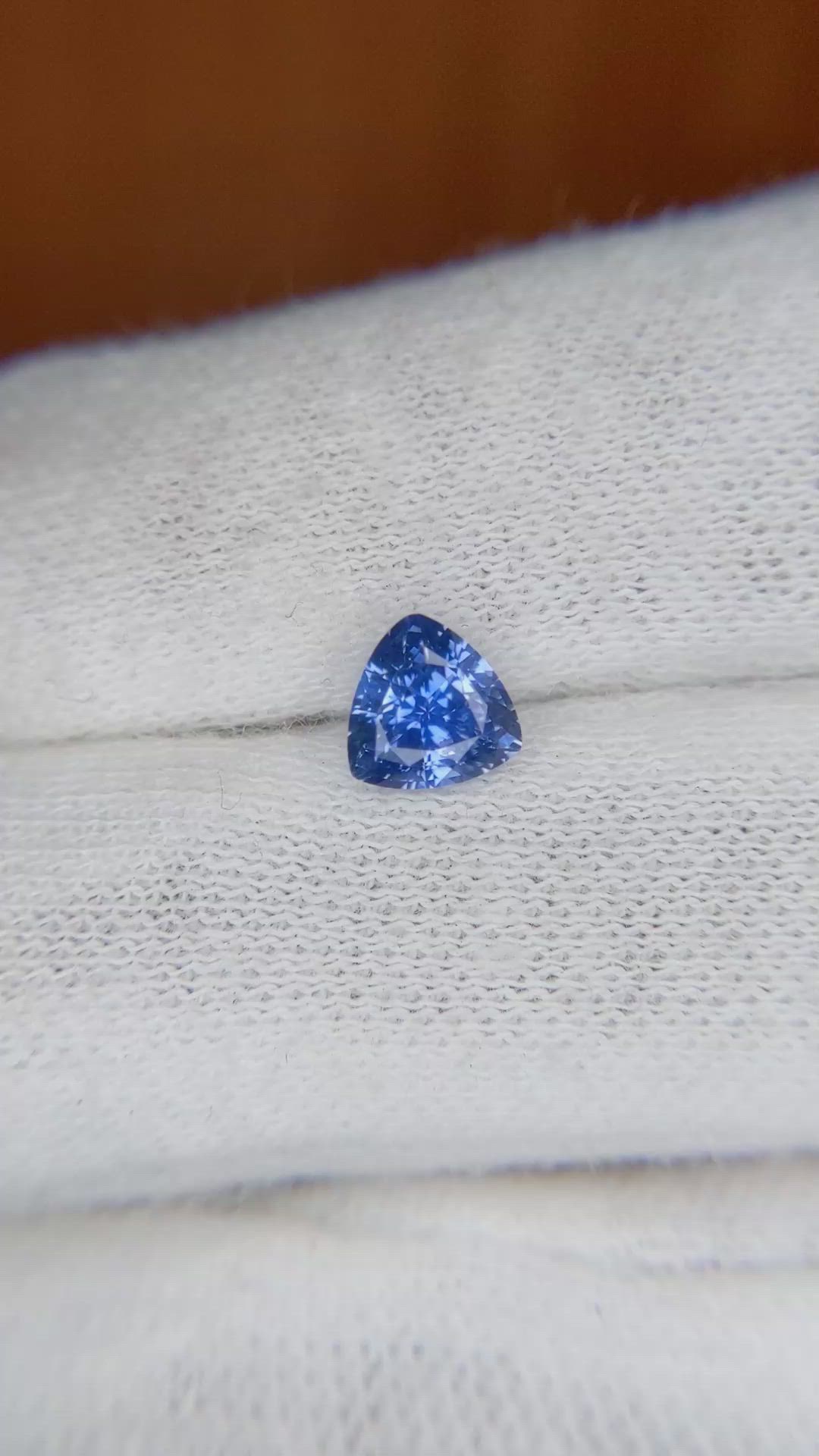 0.90 Ct. Blue Sapphire from Ceylon (Sri Lanka) Size Video