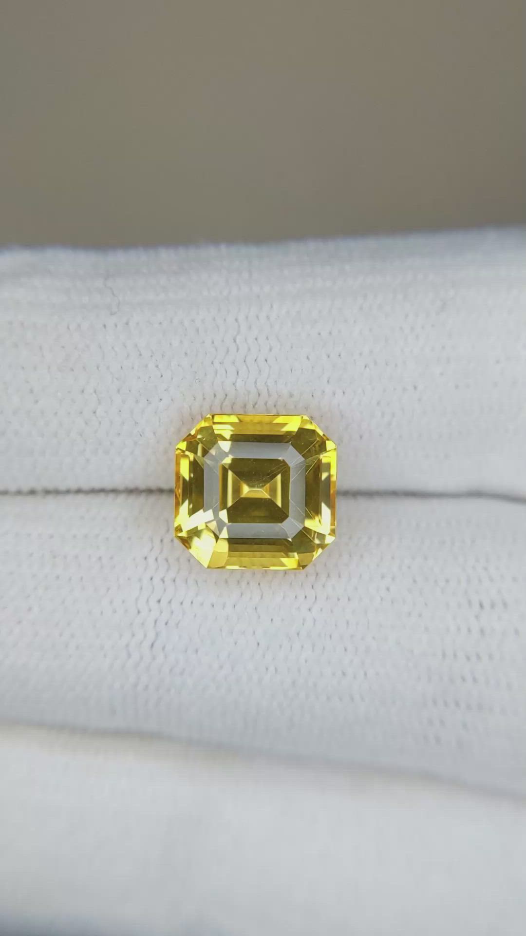 5.10 Ct. Yellow Sapphire from Ceylon (Sri Lanka) Size Video