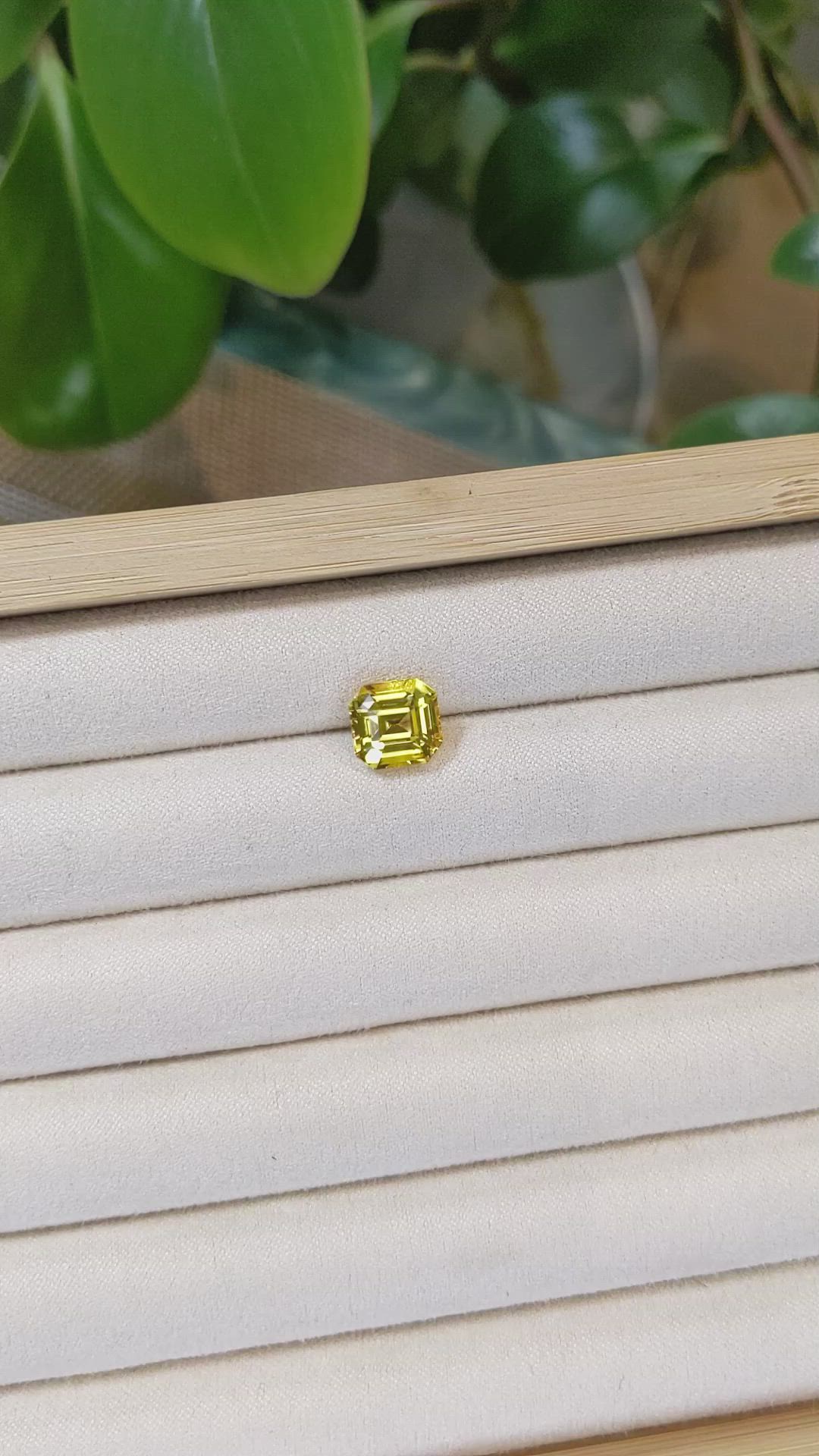 5.10 Ct. Yellow Sapphire from Ceylon (Sri Lanka) Size Video