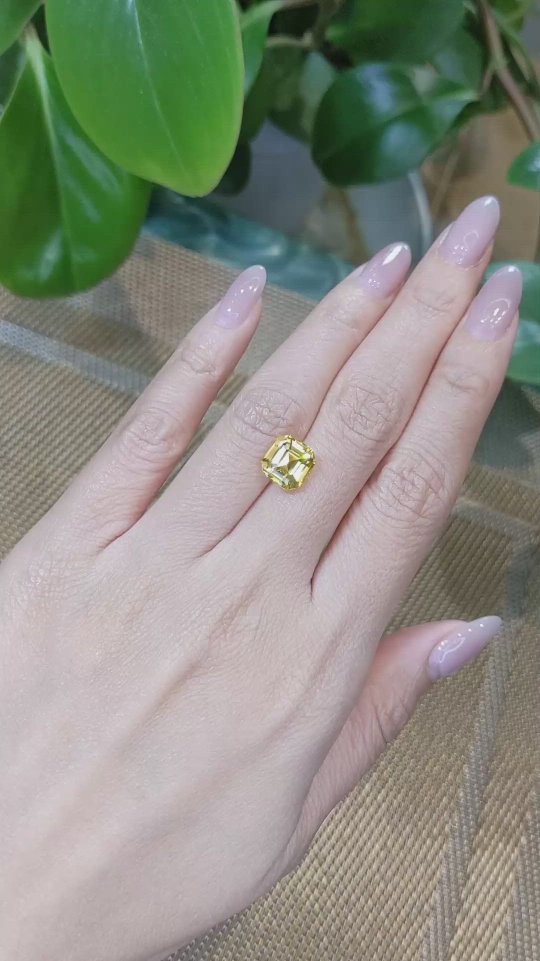 5.10 Ct. Yellow Sapphire from Ceylon (Sri Lanka) Size Video
