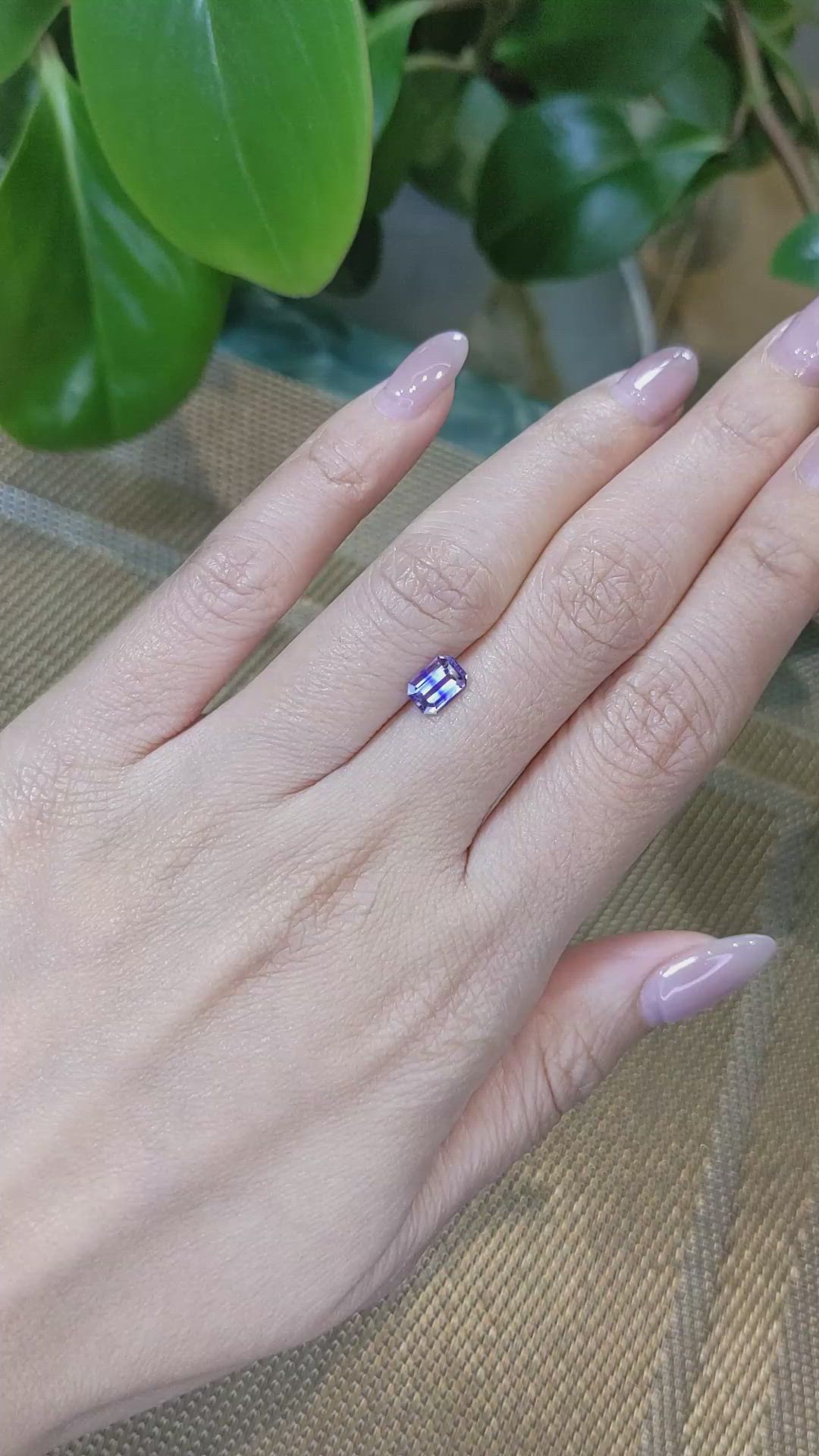 1.14 Ct. Bi Color Sapphire from Ceylon (Sri Lanka) Size Video