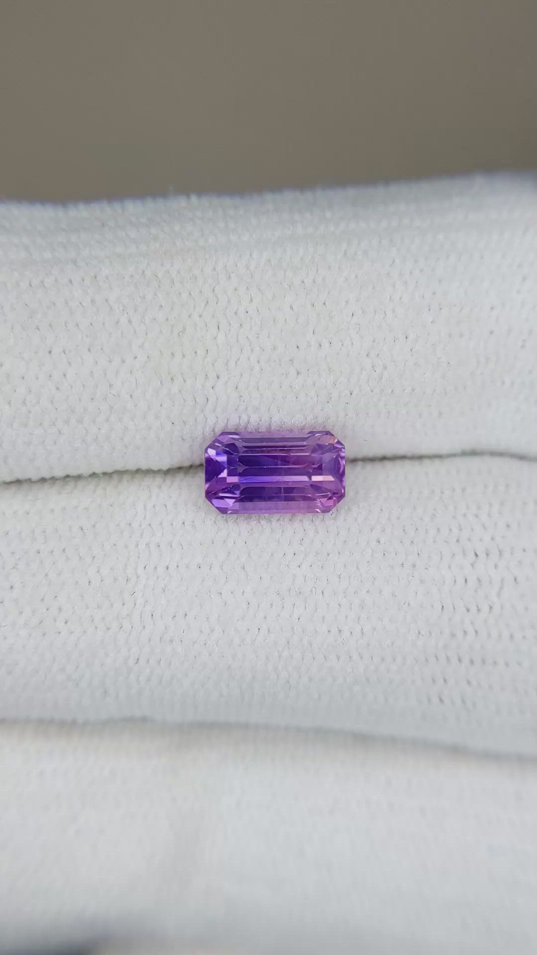 1.53 Ct. Bi Color Sapphire from Ceylon (Sri Lanka) Size Video