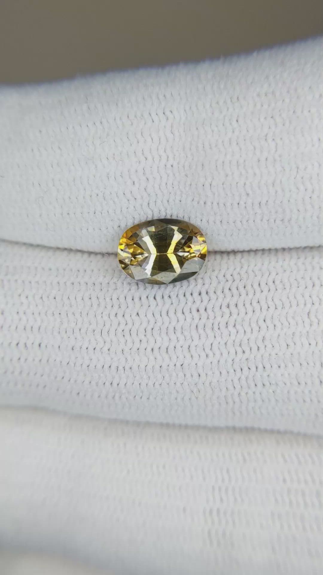 1.44 Ct. Bi Color Sapphire from Ceylon (Sri Lanka) Size Video