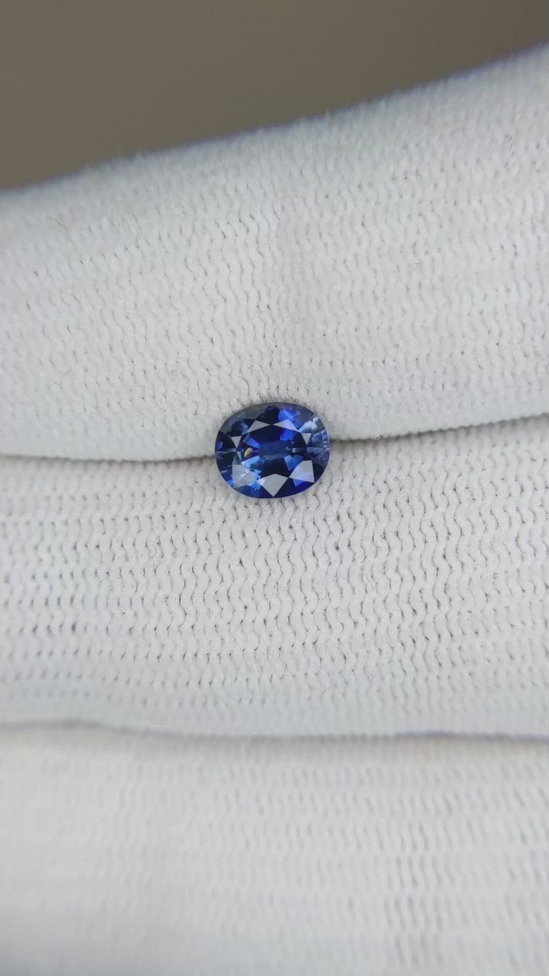 0.83 Ct. Bi Color / Parti Sapphire from Ceylon (Sri Lanka) Size Video