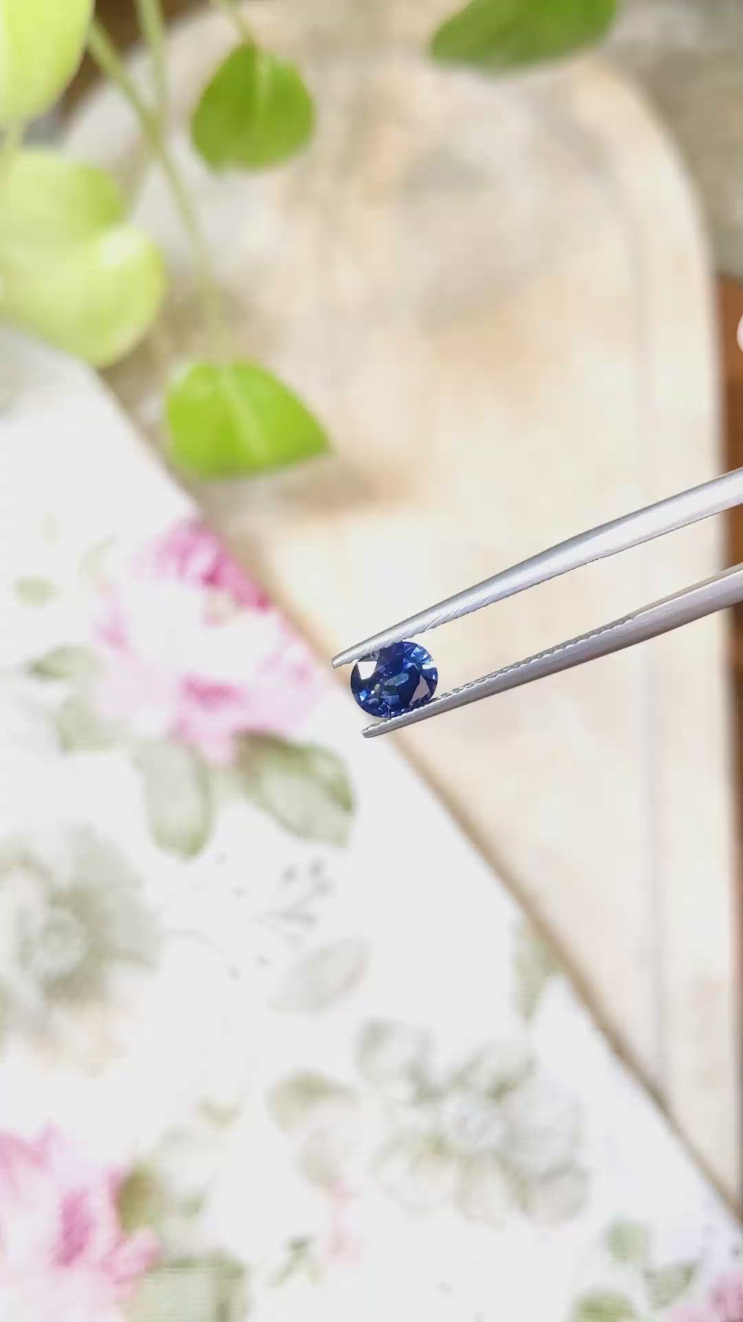 0.83 Ct. Bi Color / Parti Sapphire from Ceylon (Sri Lanka) Size Video