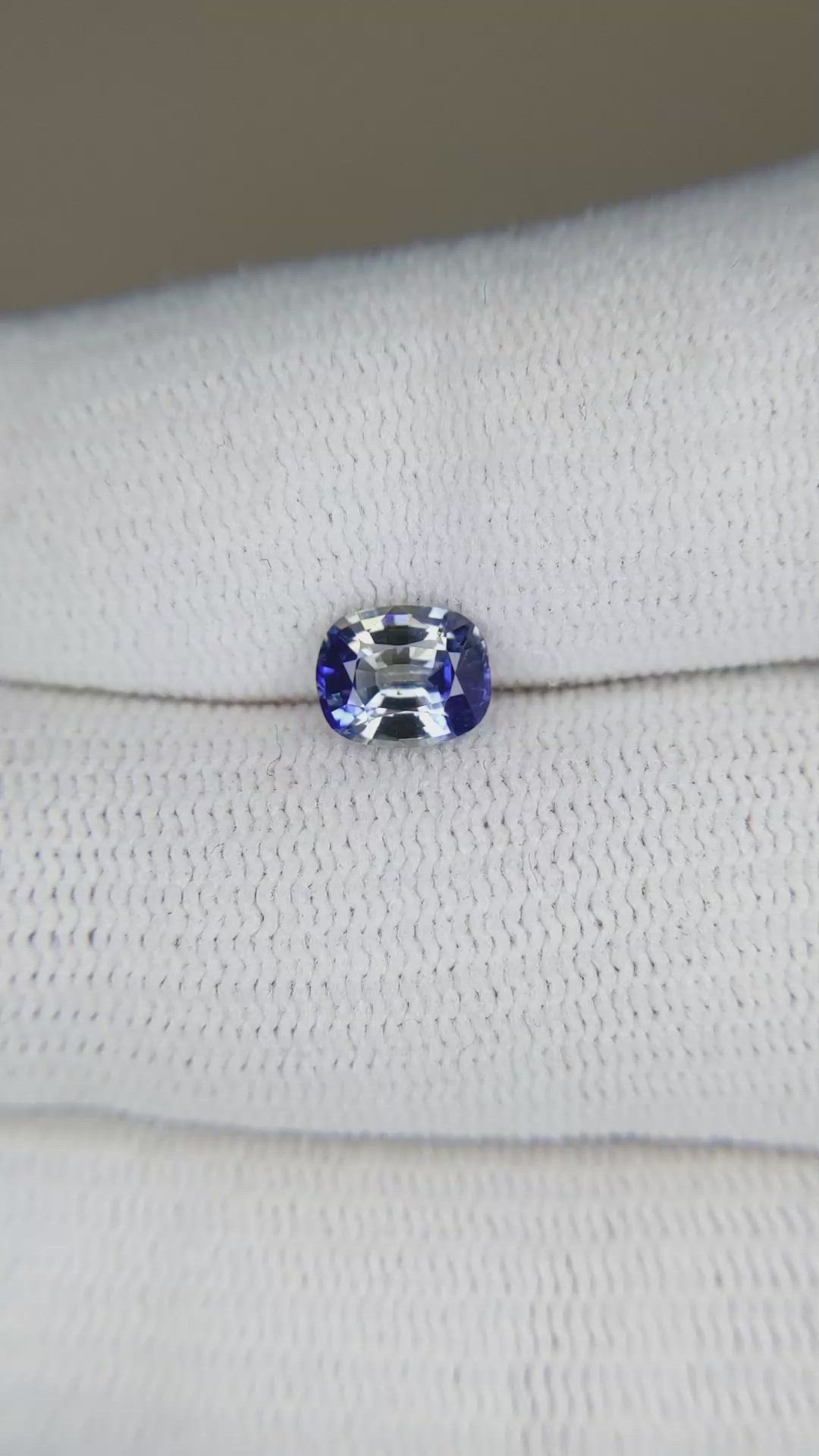 1.07 Ct. Bi Color / Parti Sapphire from Ceylon (Sri Lanka) Size Video