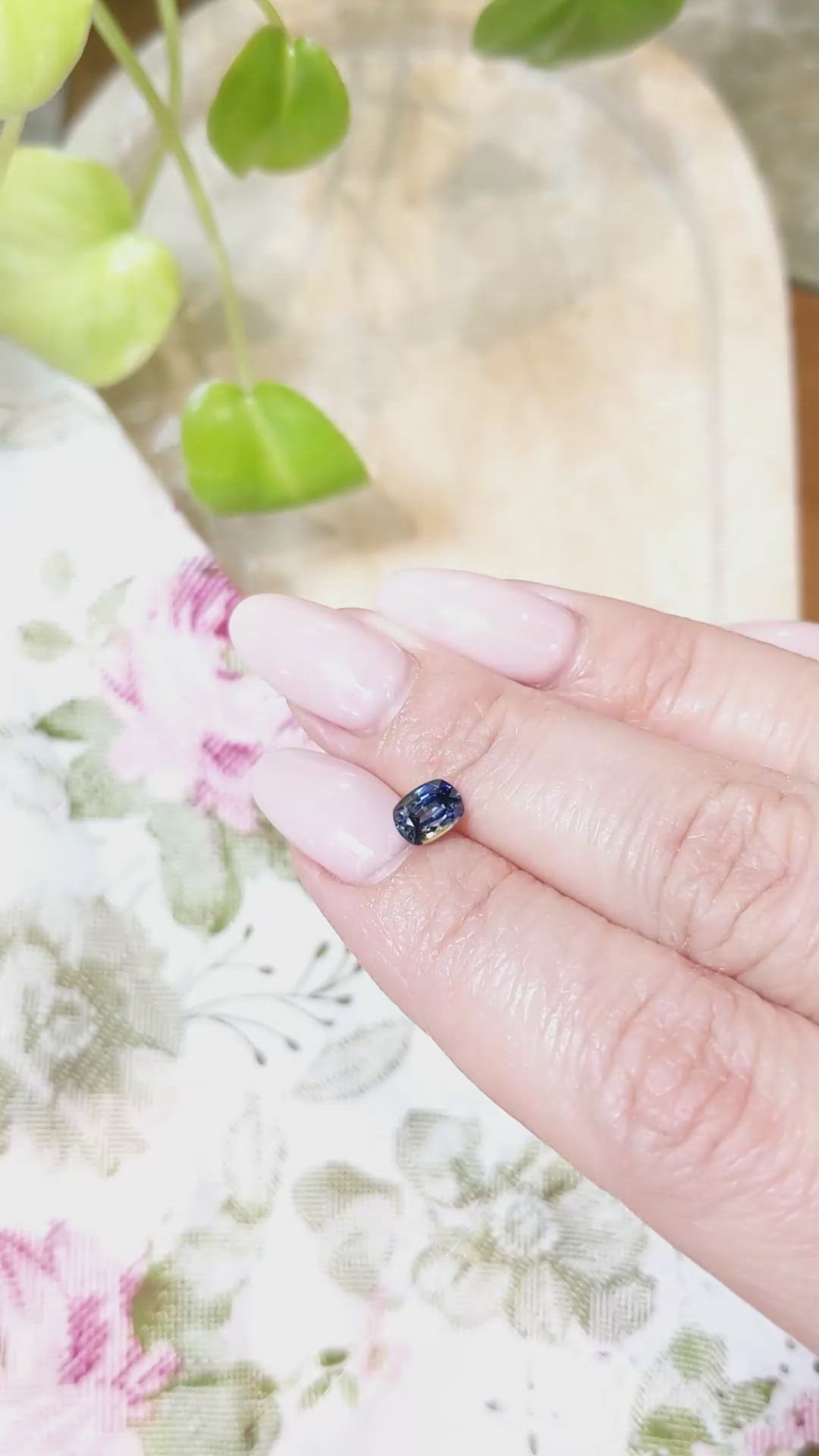 0.90 Ct. Bi Color / Parti Sapphire from Ceylon (Sri Lanka) Size Video