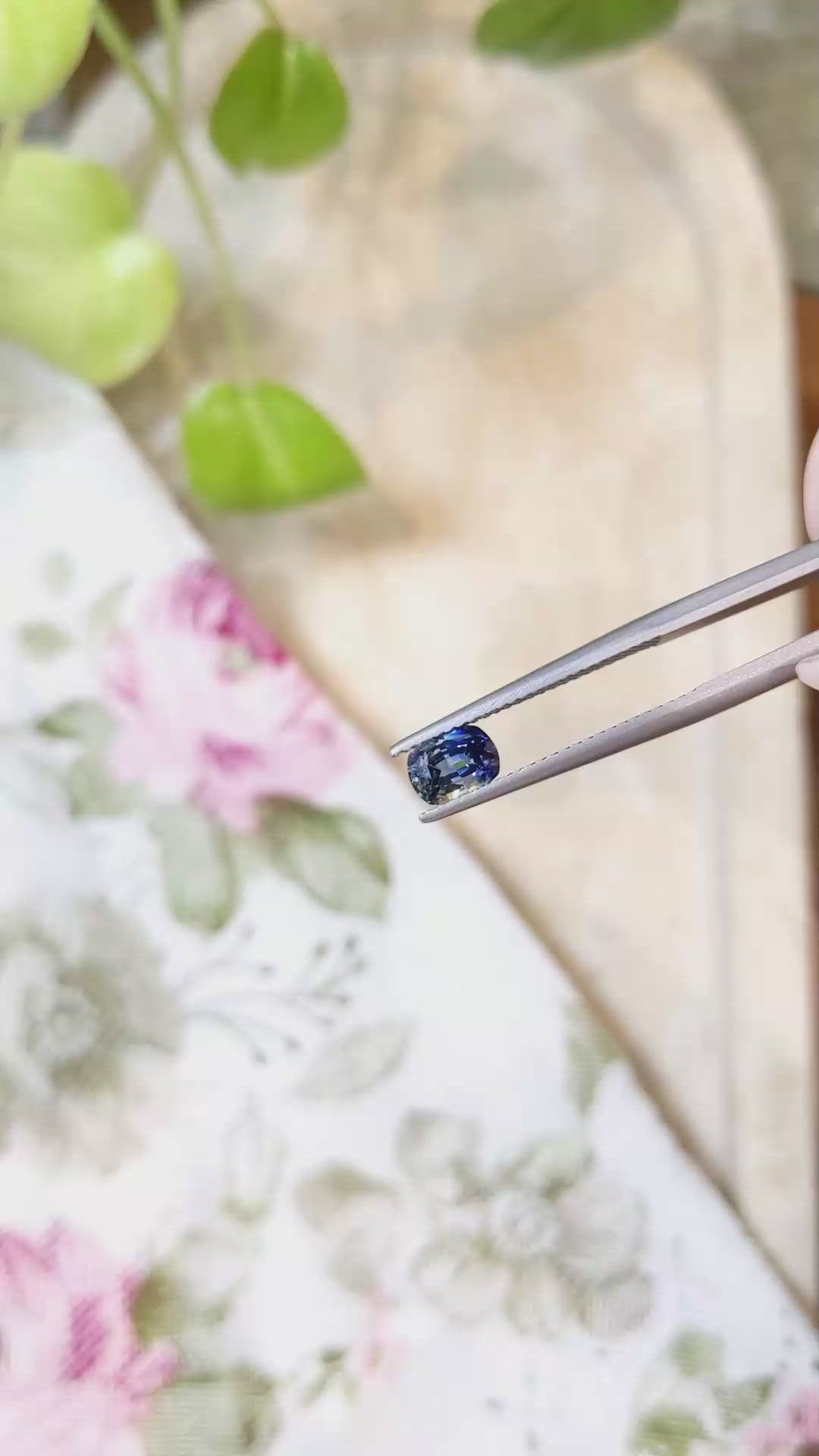 0.90 Ct. Bi Color / Parti Sapphire from Ceylon (Sri Lanka) Size Video