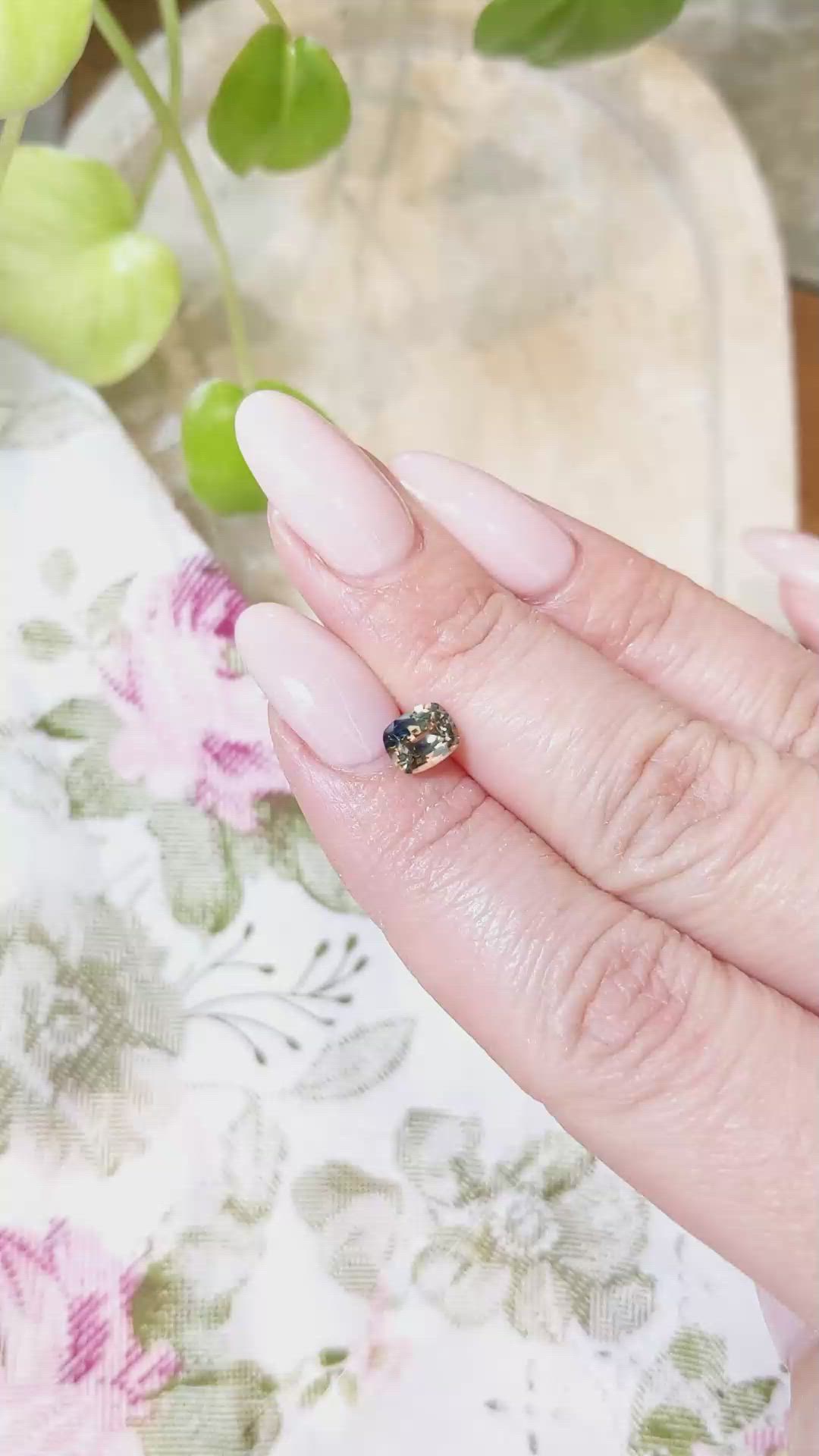 1.10 Ct. Bi Color / Parti Sapphire from Ceylon (Sri Lanka) Size Video