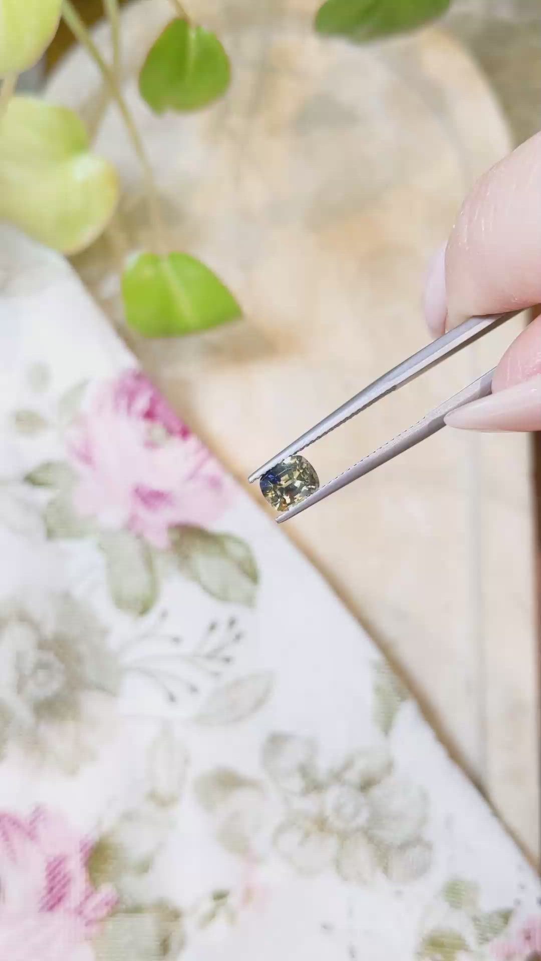 1.10 Ct. Bi Color / Parti Sapphire from Ceylon (Sri Lanka) Size Video