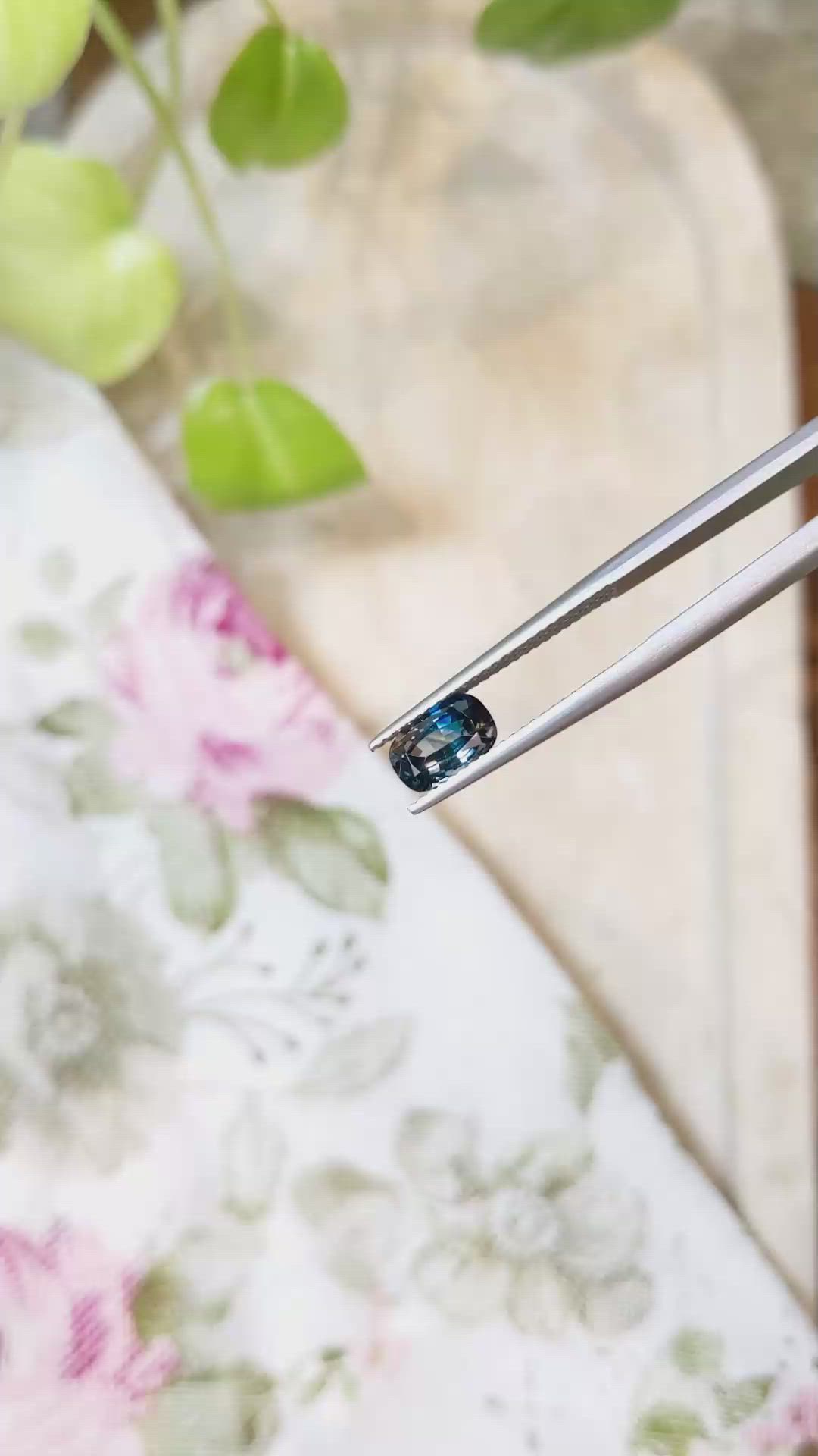 1.43 Ct. Bi Color Sapphire from Ceylon (Sri Lanka) Size Video