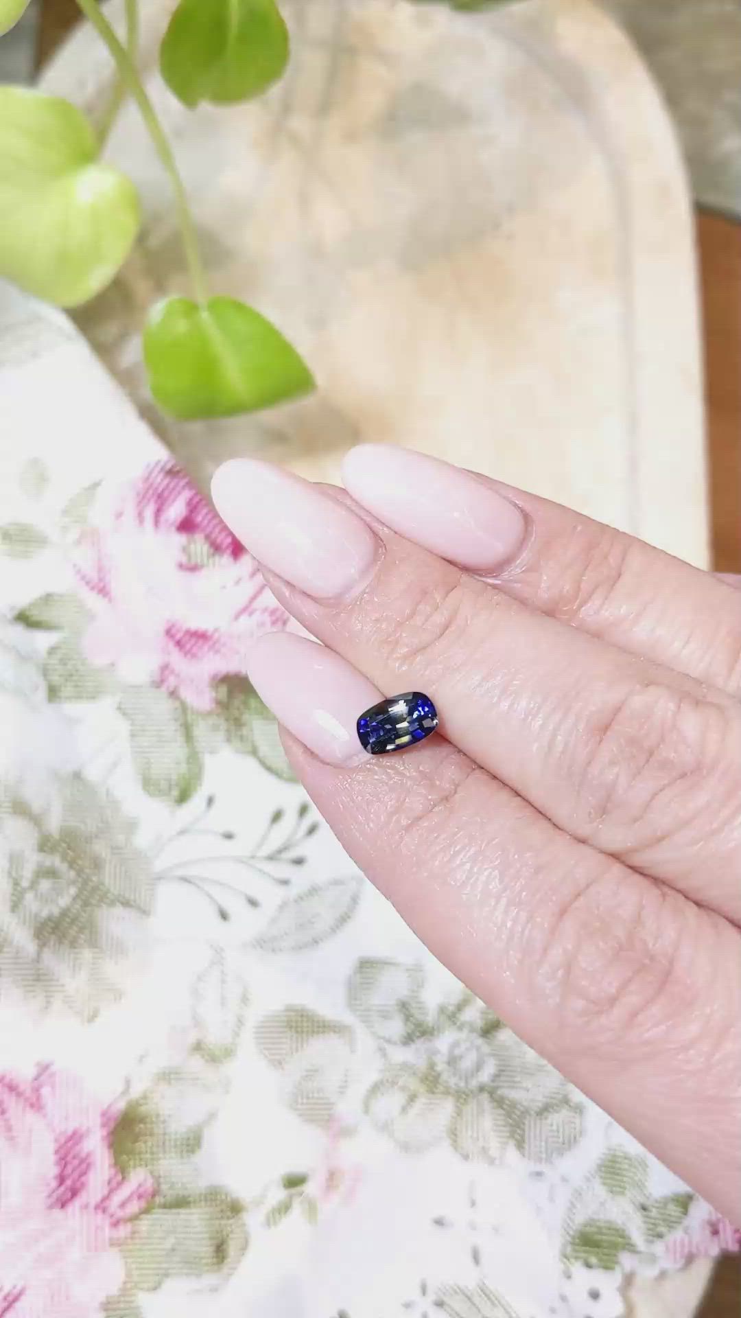 1.51 Ct. Bi Color Sapphire from Ceylon (Sri Lanka) Size Video