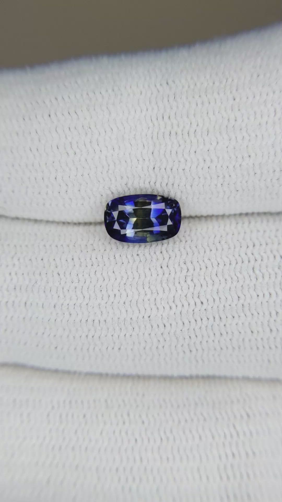1.51 Ct. Bi Color Sapphire from Ceylon (Sri Lanka) Size Video