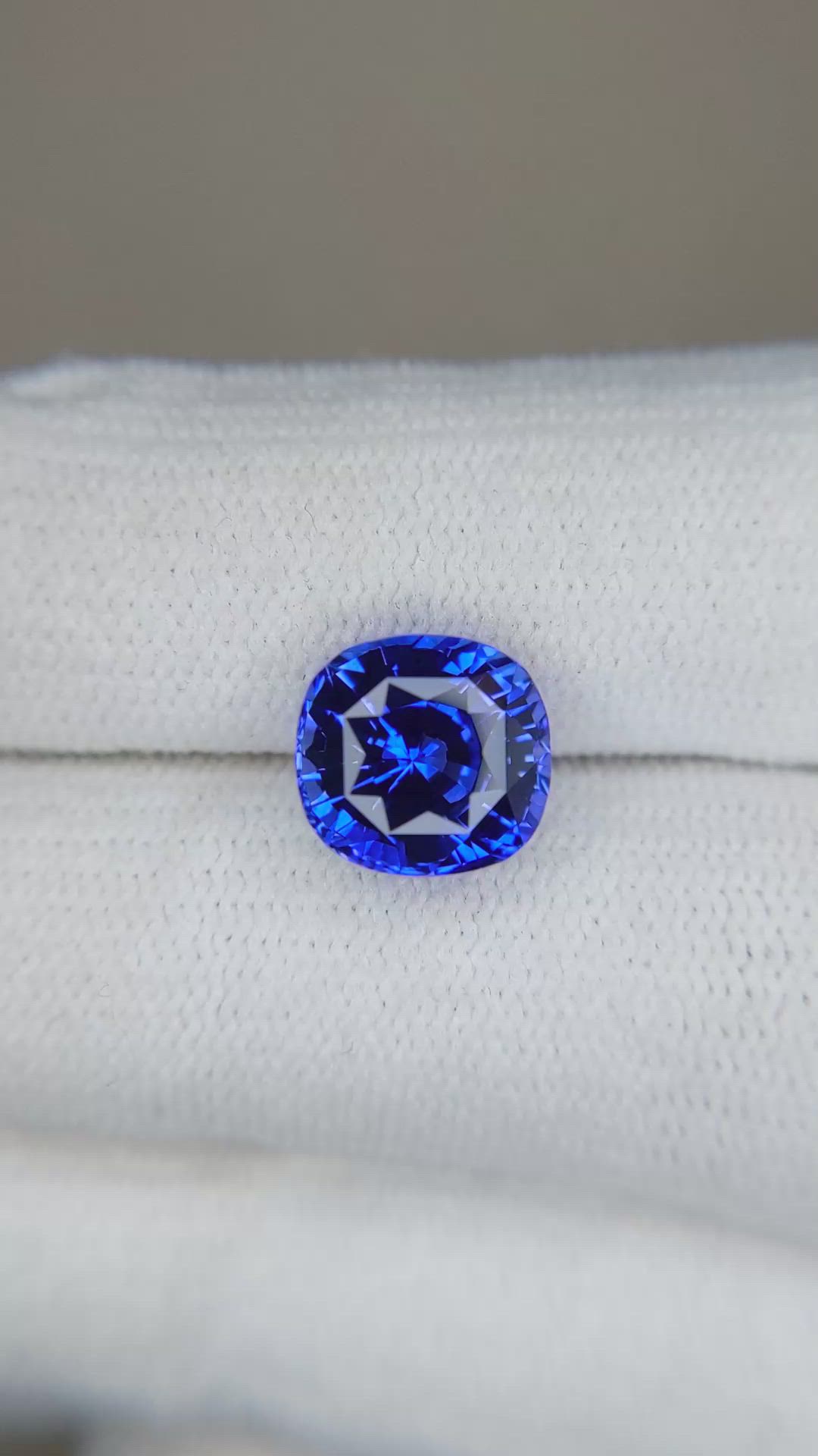 4.50 Ct. Blue Sapphire from Ceylon (Sri Lanka) Size Video