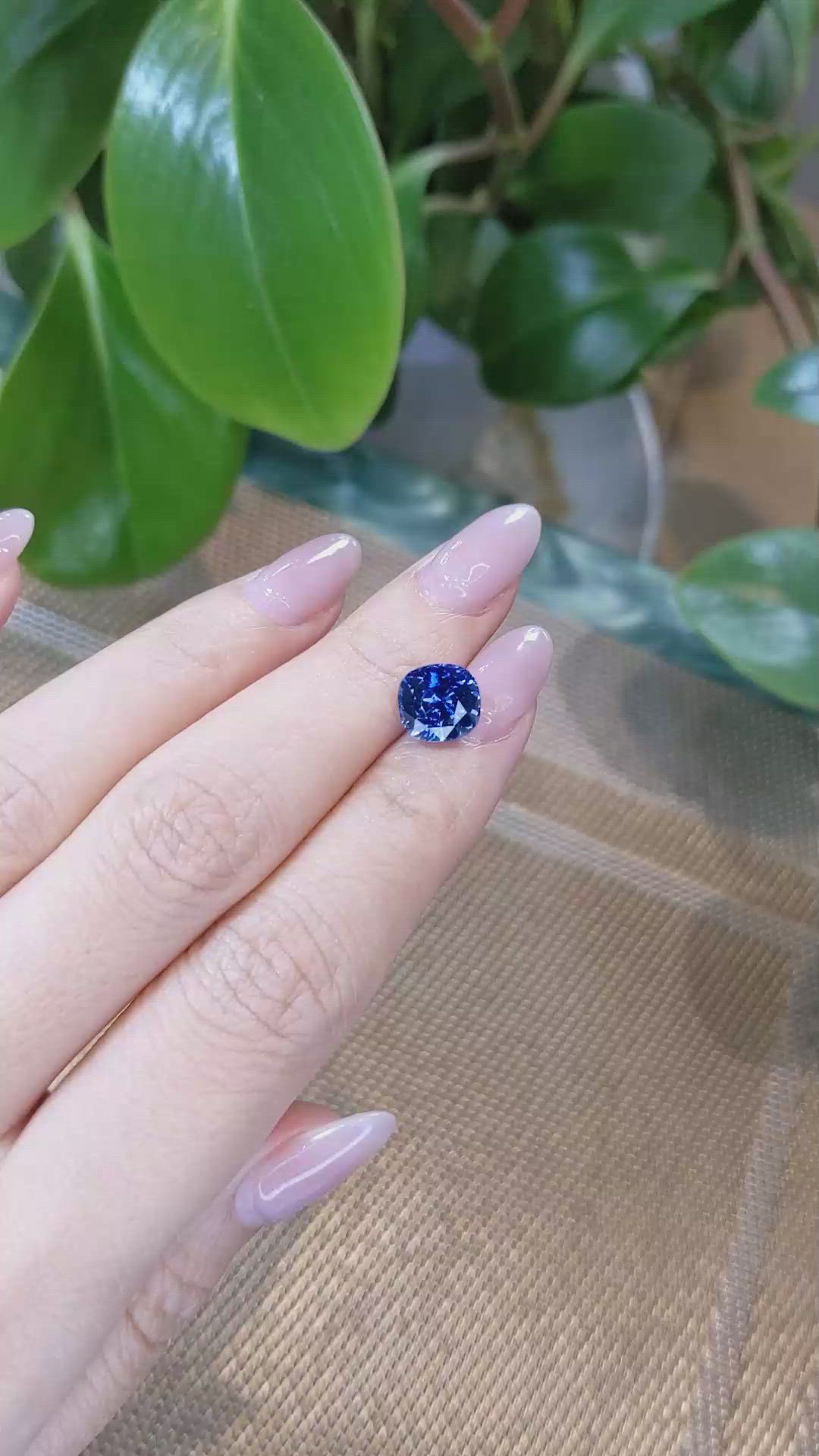4.50 Ct. Blue Sapphire from Ceylon (Sri Lanka) Size Video