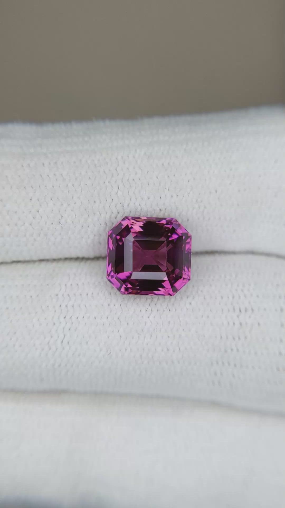 4.05 Ct. Purplish Pink Sapphire from Ceylon (Sri Lanka) Size Video
