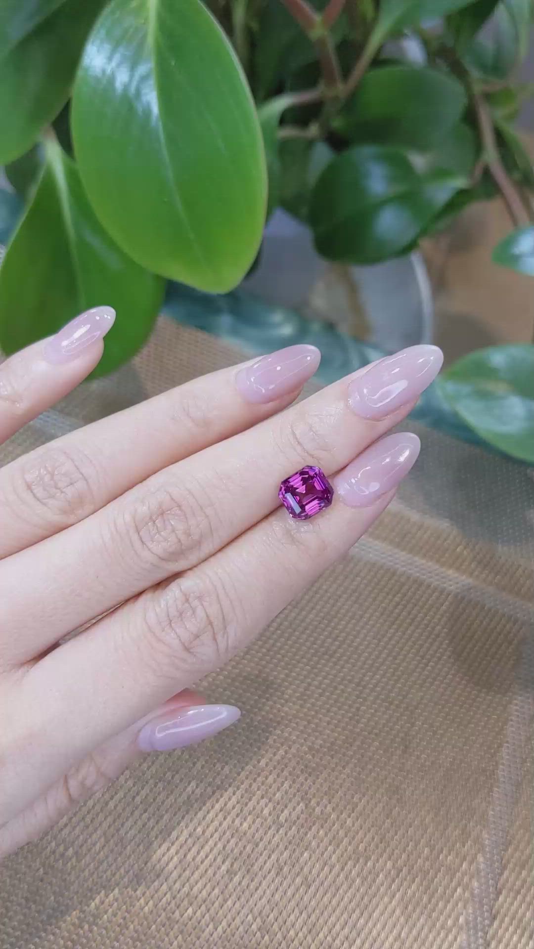 4.05 Ct. Purplish Pink Sapphire from Ceylon (Sri Lanka) Size Video
