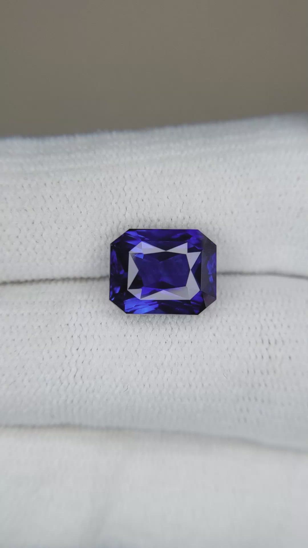 5.13 Ct. Blue Sapphire from Ceylon (Sri Lanka) Size Video