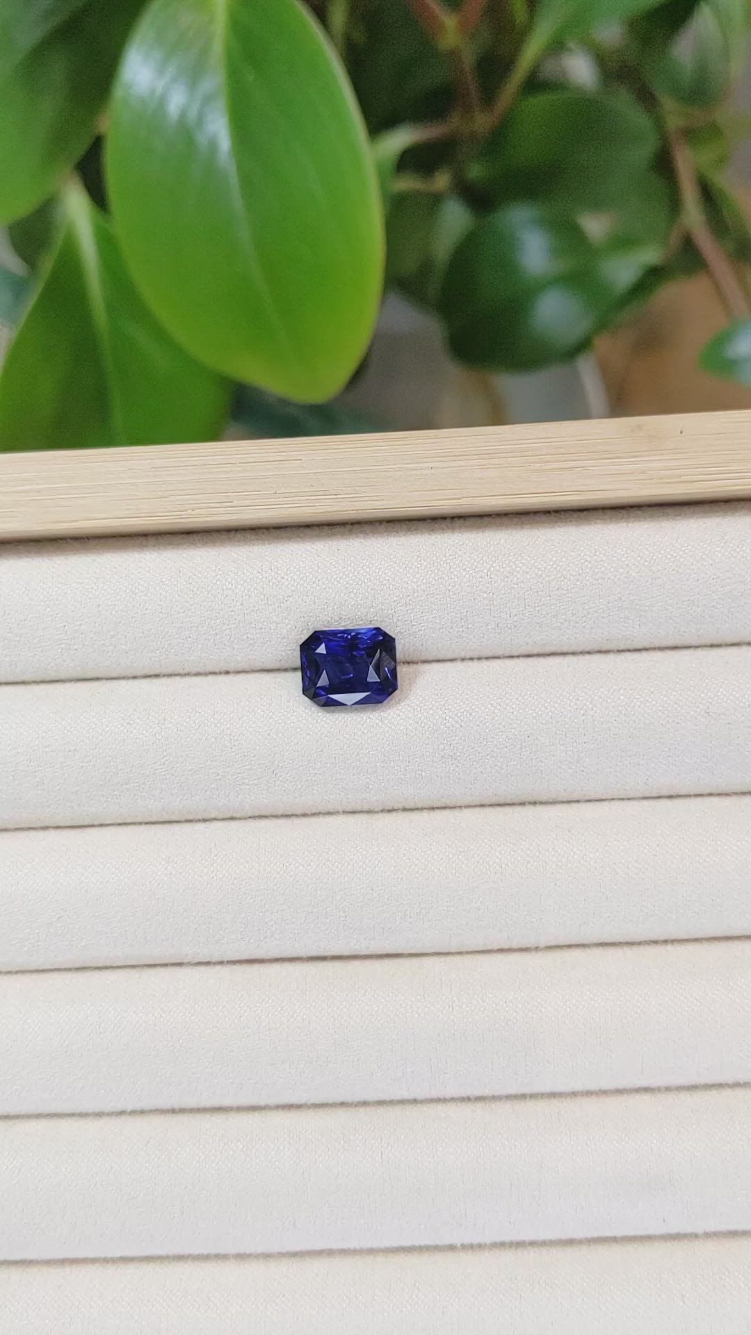 5.13 Ct. Blue Sapphire from Ceylon (Sri Lanka) Size Video