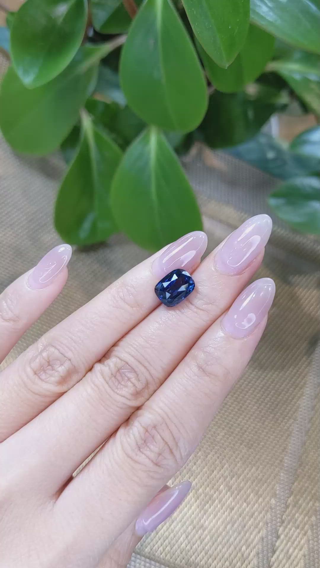 5.03 Ct. Blue Sapphire from Ceylon (Sri Lanka) Size Video
