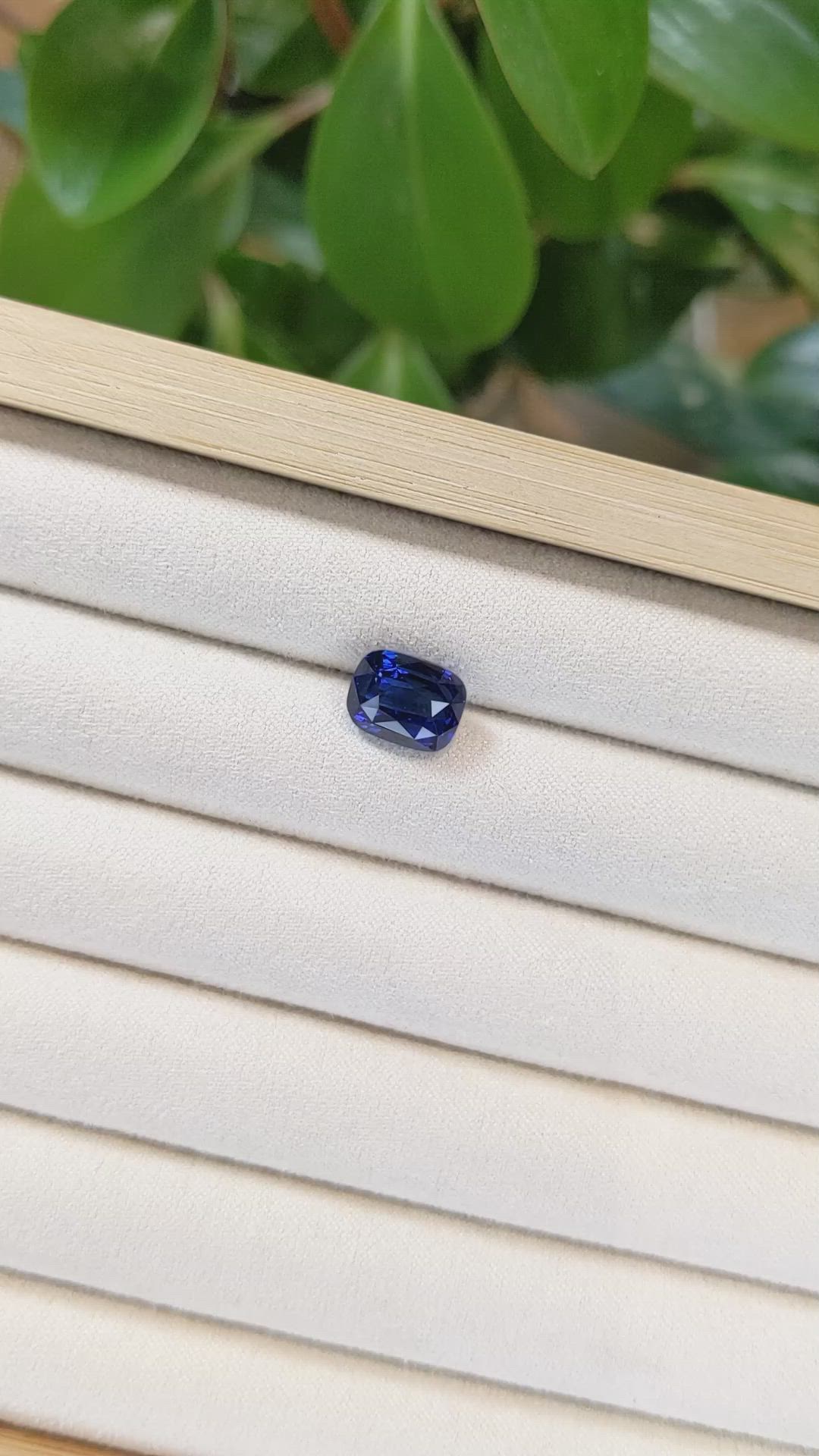 5.03 Ct. Blue Sapphire from Ceylon (Sri Lanka) Size Video