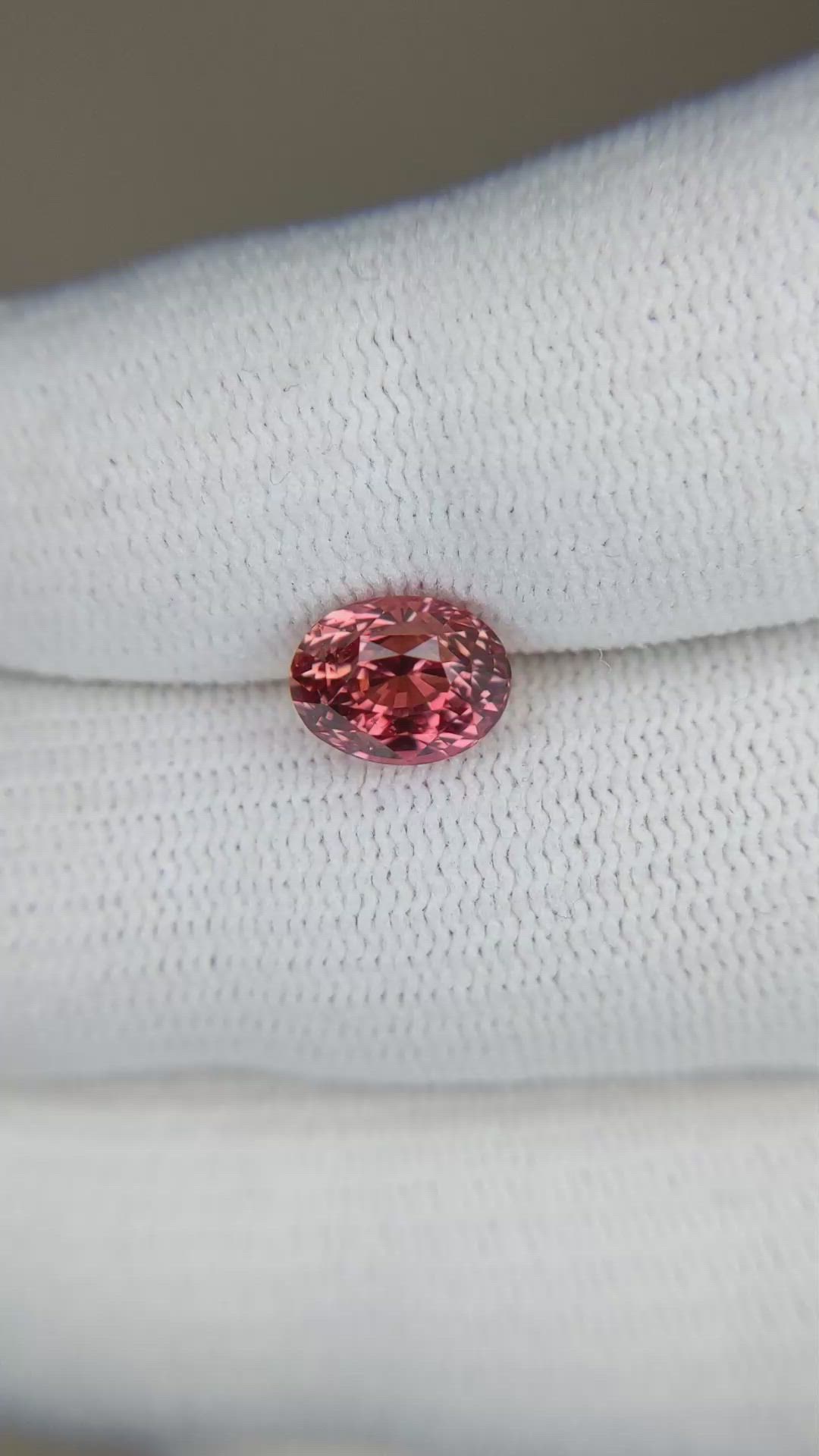2.54 Ct. Padparadscha Sapphire from Ceylon (Sri Lanka) Size Video