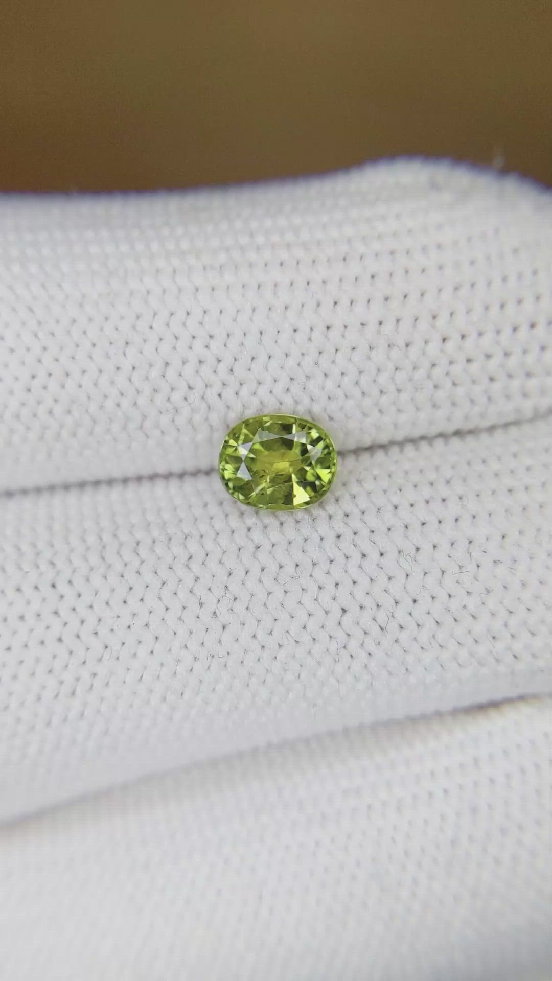 1.03 Ct. Yellowish Green Sapphire from Ceylon (Sri Lanka) Size Video