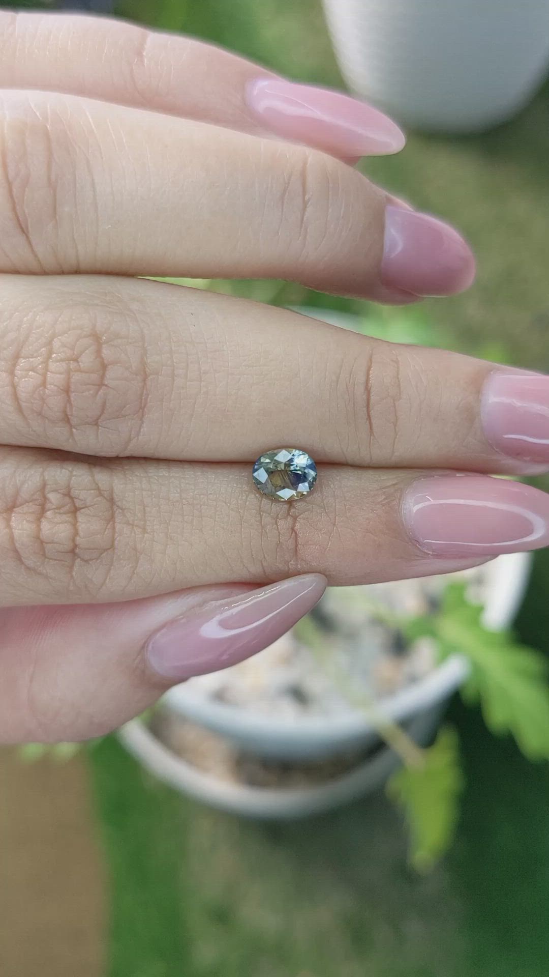 1.00 Ct. Bi Color Sapphire from Ceylon (Sri Lanka) Size Video