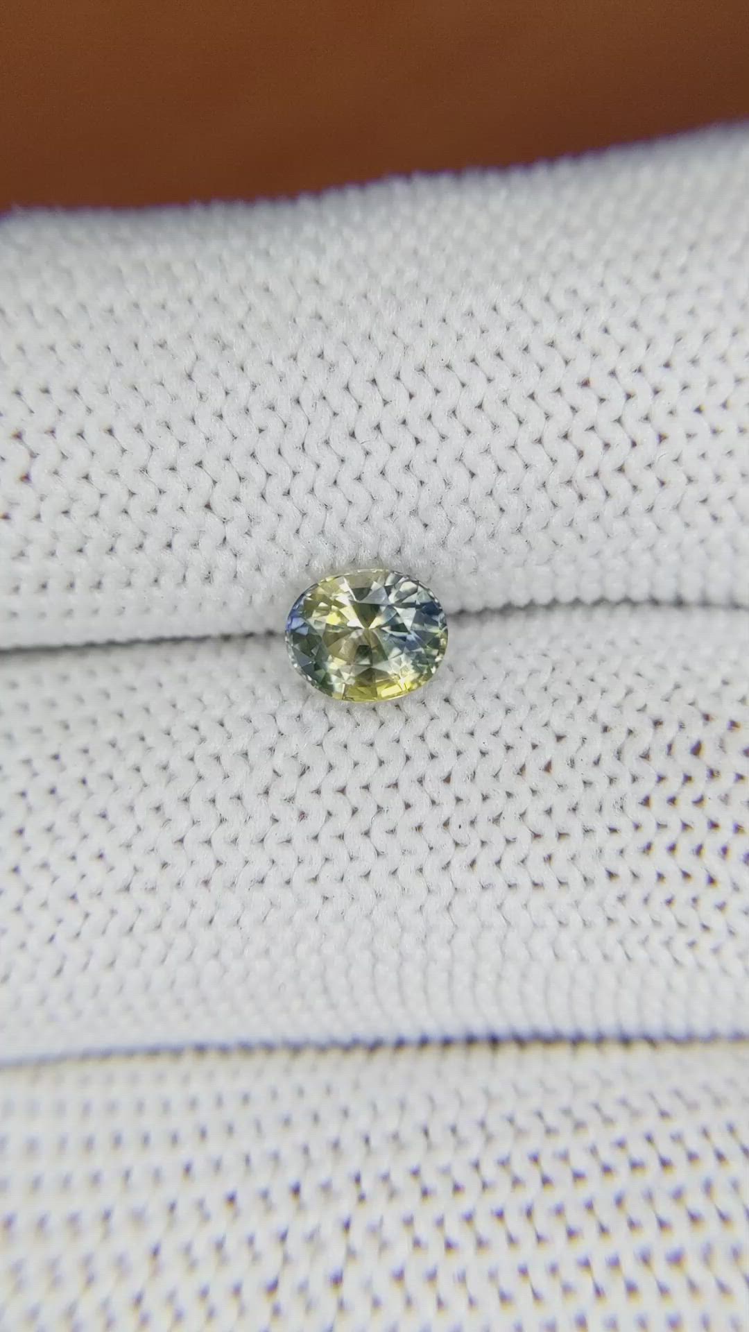 1.00 Ct. Bi Color Sapphire from Ceylon (Sri Lanka) Size Video