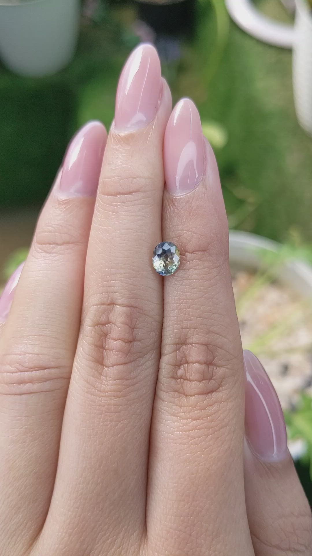 1.00 Ct. Bi Color Sapphire from Ceylon (Sri Lanka) Size Video