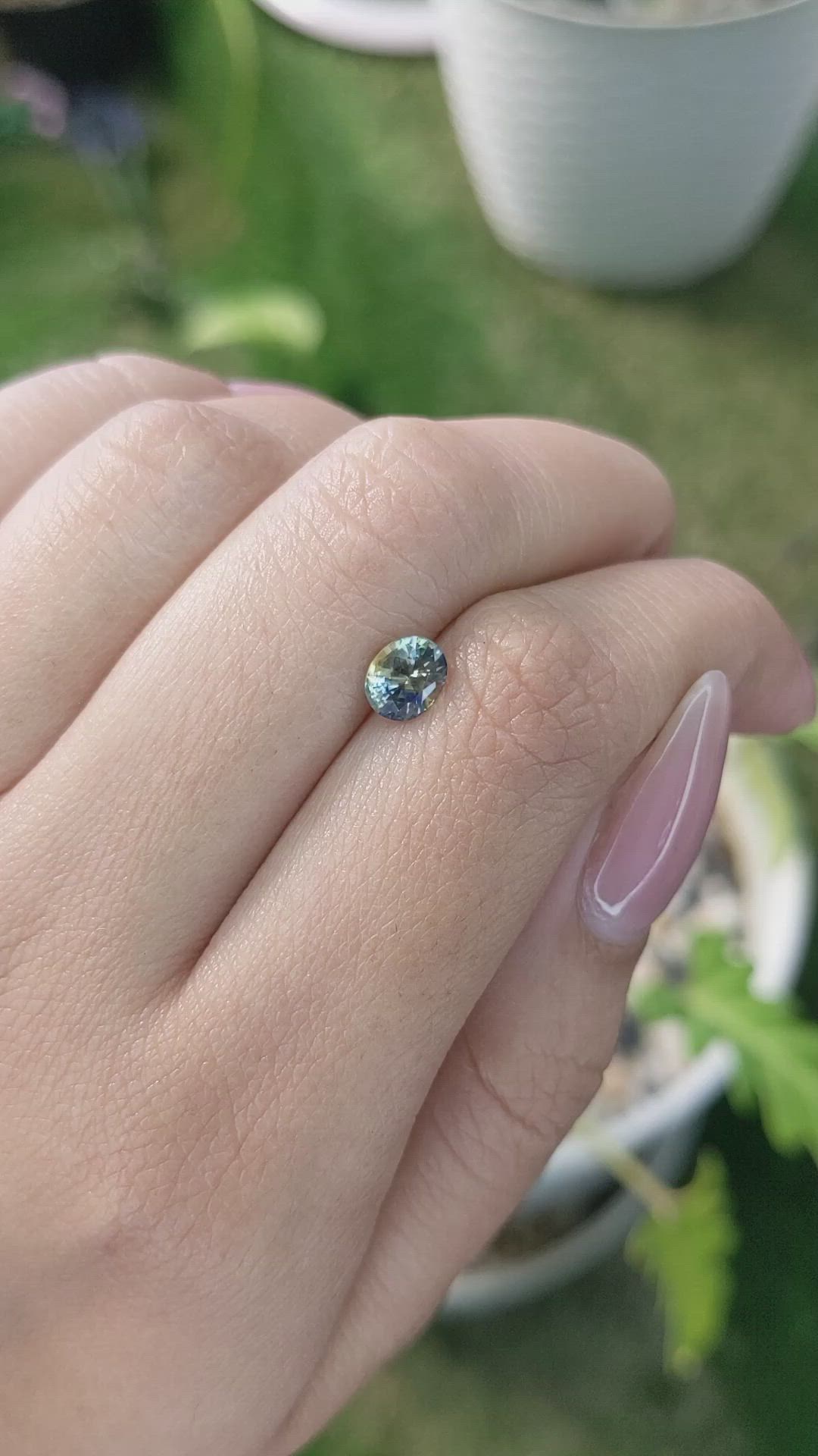 1.00 Ct. Bi Color Sapphire from Ceylon (Sri Lanka) Size Video