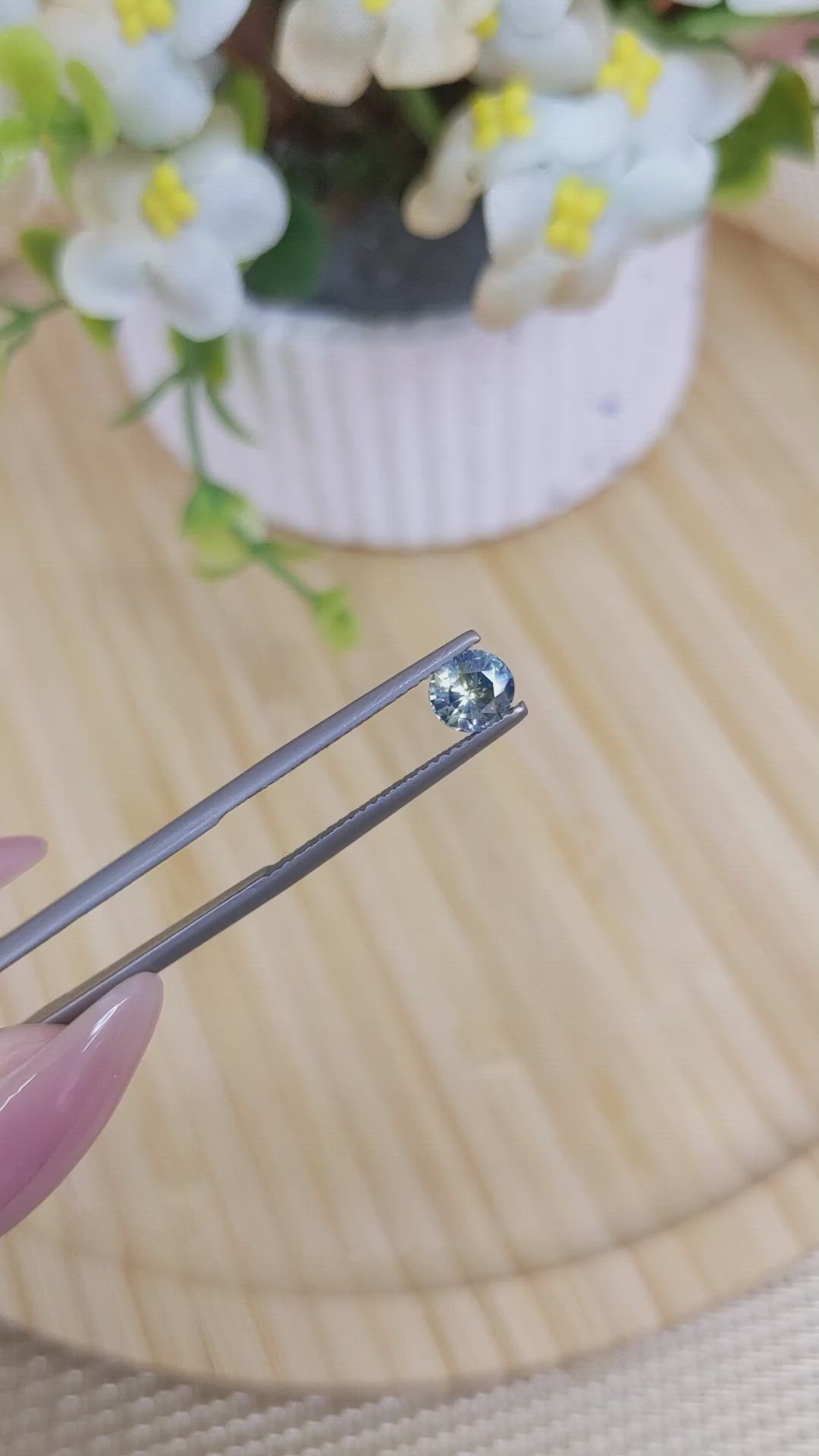 0.83 Ct. Bi Color Sapphire from Ceylon (Sri Lanka) Size Video