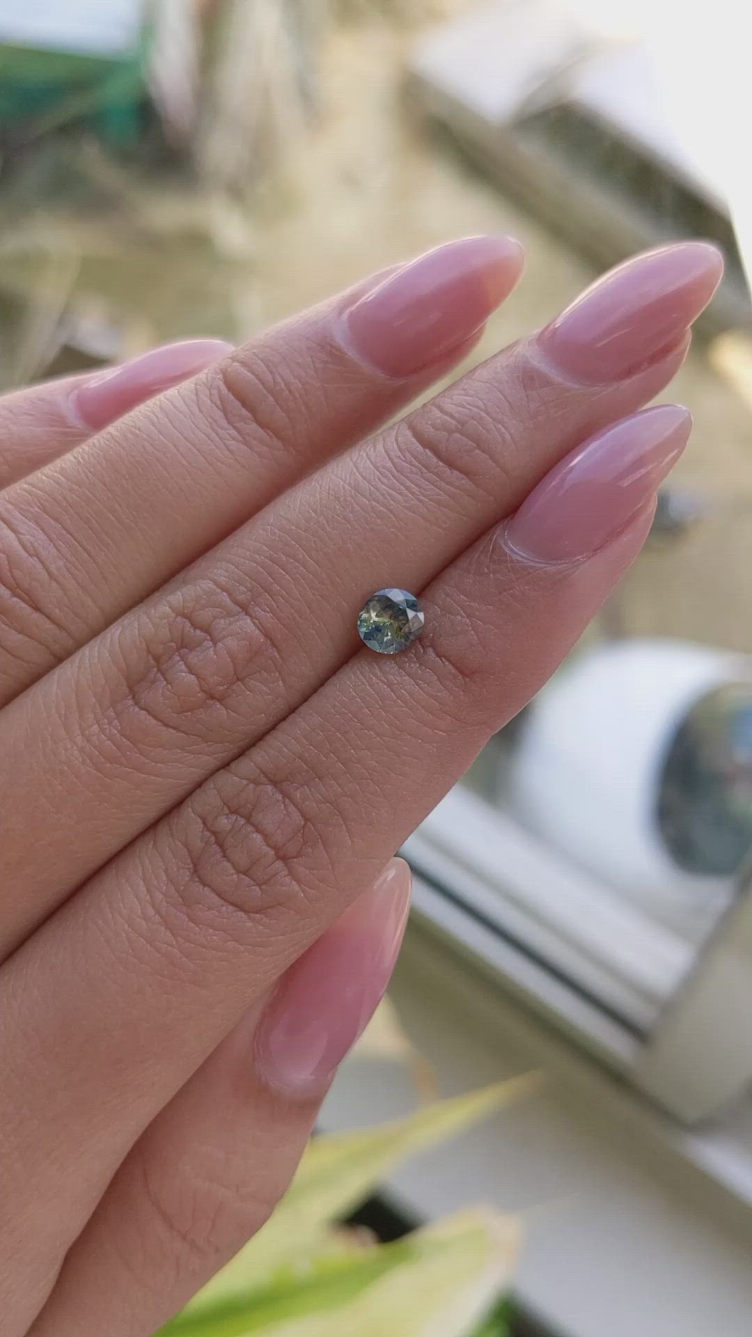 0.83 Ct. Bi Color Sapphire from Ceylon (Sri Lanka) Size Video