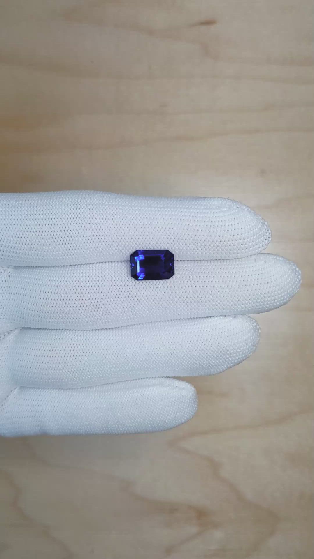 4.86 Ct. Blue Sapphire from Ceylon (Sri Lanka) Size Video