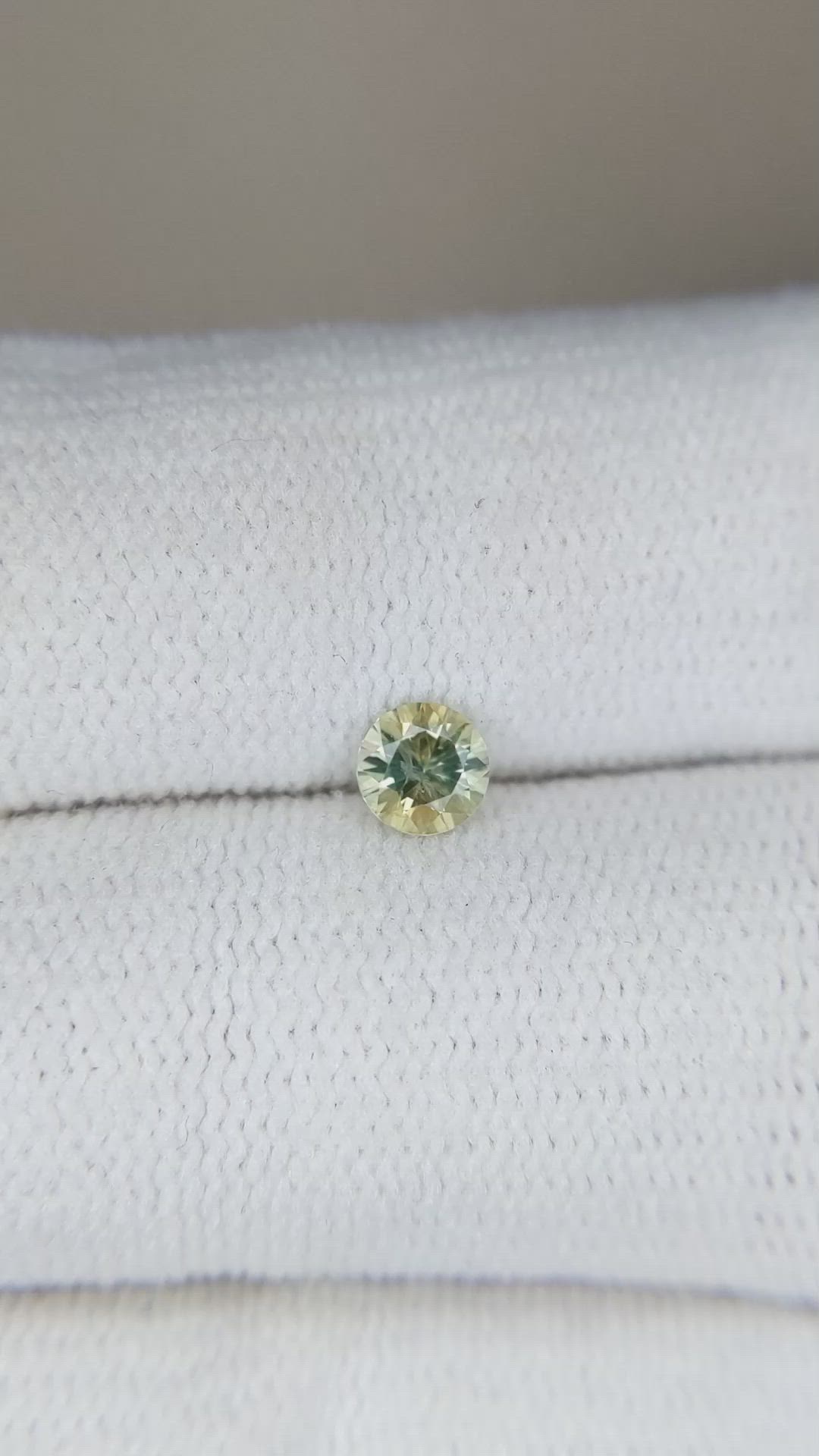 0.29 Ct. Bi Color Sapphire from Montana Size Video
