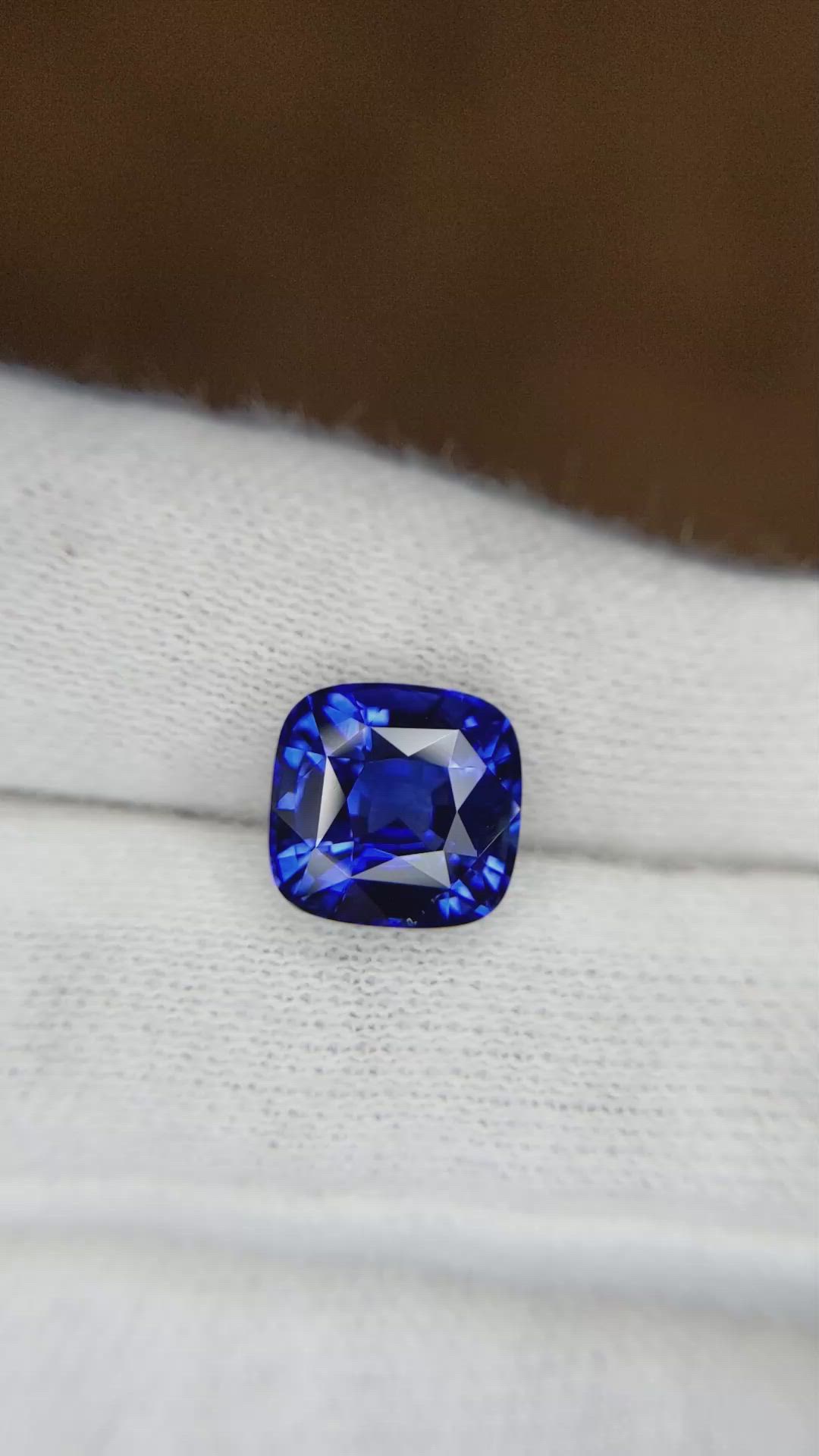 4.60 Ct. Blue Sapphire from Ceylon (Sri Lanka) Size Video