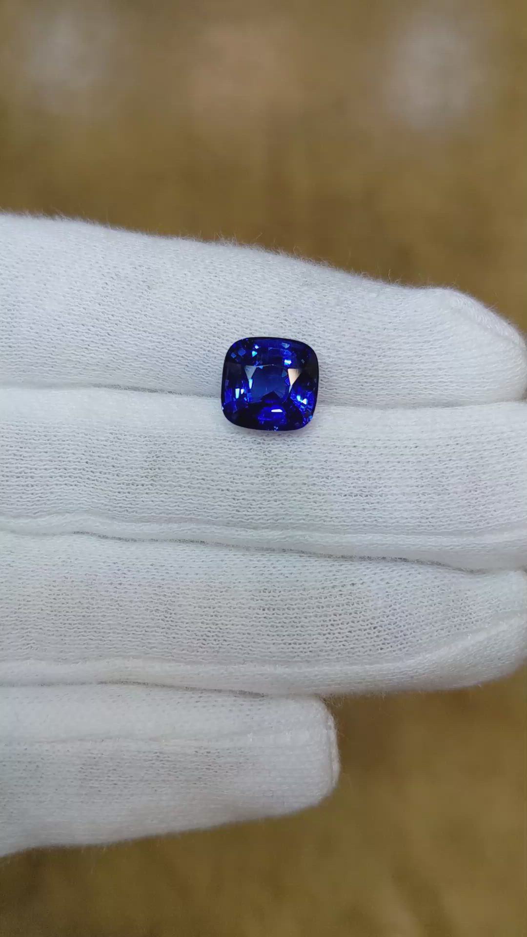 4.60 Ct. Blue Sapphire from Ceylon (Sri Lanka) Size Video