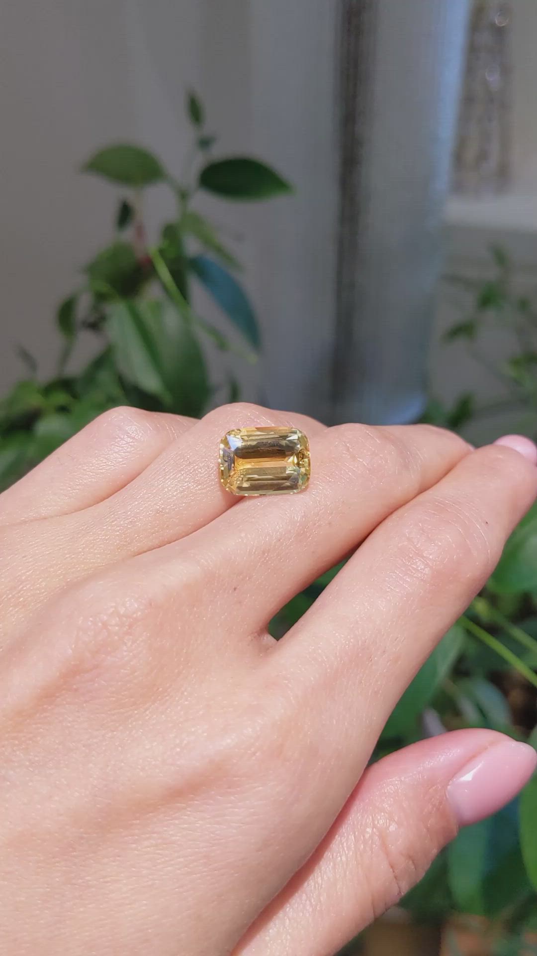 9.02 Ct. Yellow Sapphire from Ceylon (Sri Lanka) Size Video