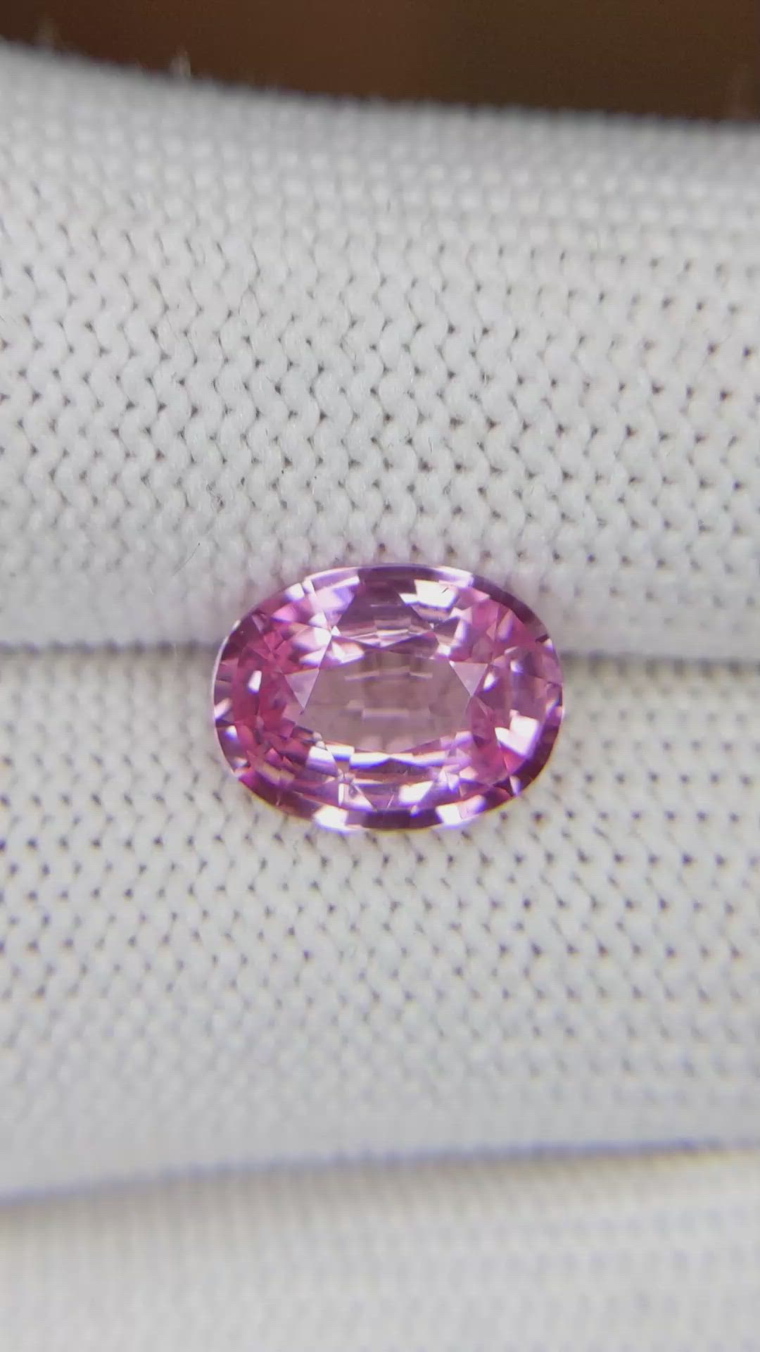 3.20 Ct. Padparadscha Sapphire from Ceylon (Sri Lanka) Size Video