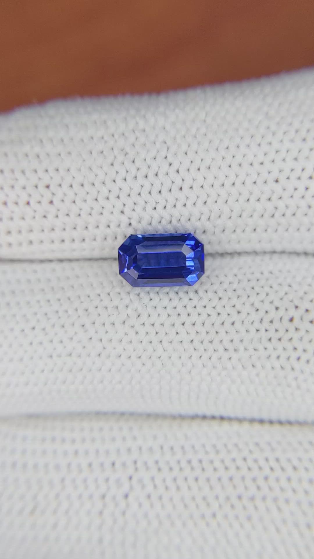 2.57 Ct. Blue Sapphire from Ceylon (Sri Lanka) Size Video