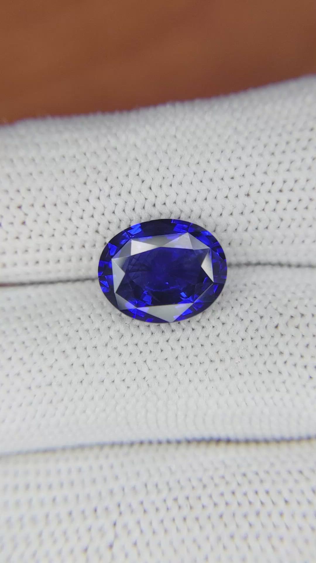 5.24 Ct. Blue Sapphire from Ceylon (Sri Lanka) Size Video