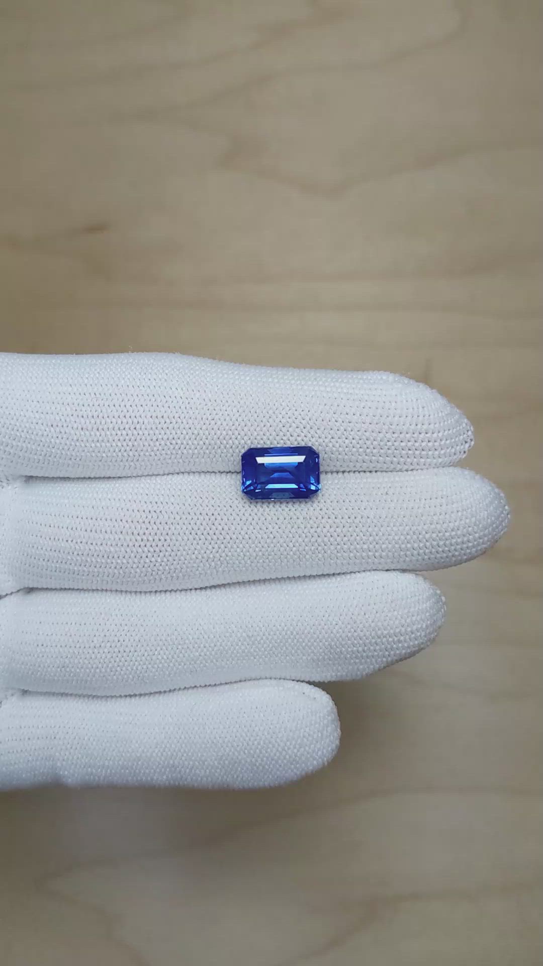 6.23 Ct. Blue Sapphire from Ceylon (Sri Lanka) Size Video
