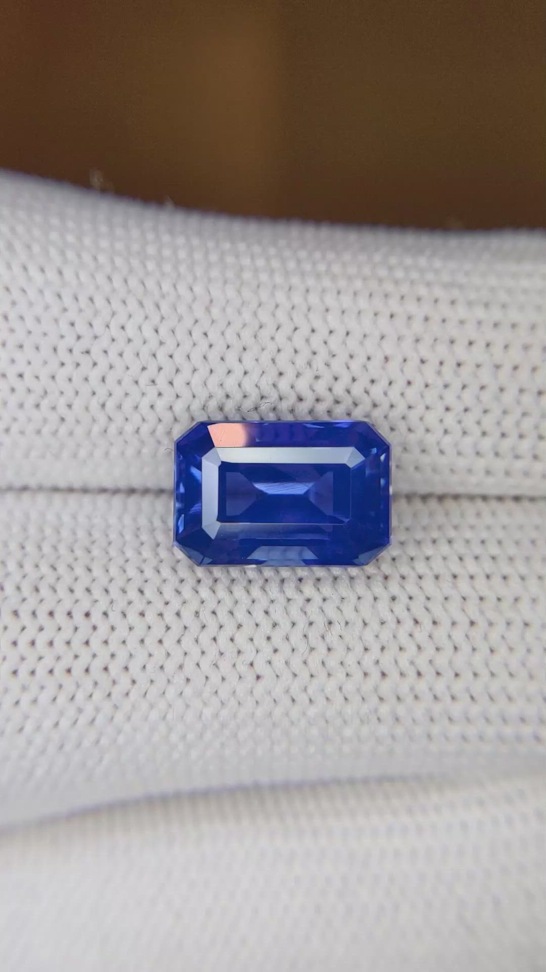 6.23 Ct. Blue Sapphire from Ceylon (Sri Lanka) Size Video