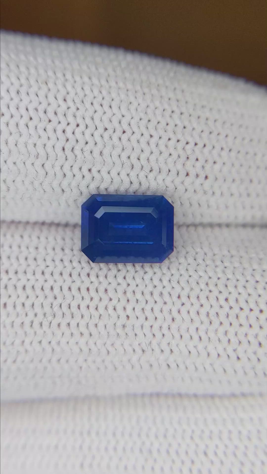 2.23 Ct. Blue Sapphire from Ceylon (Sri Lanka) Size Video