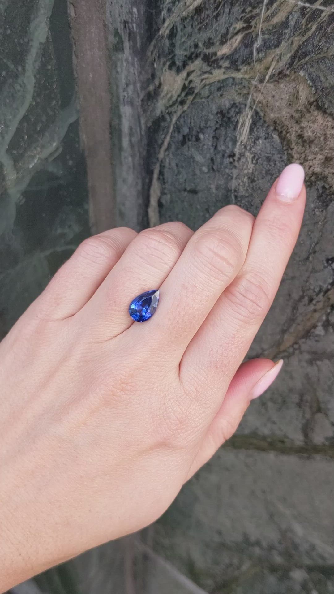 3.33 Ct. Blue Sapphire from Ceylon (Sri Lanka) Size Video