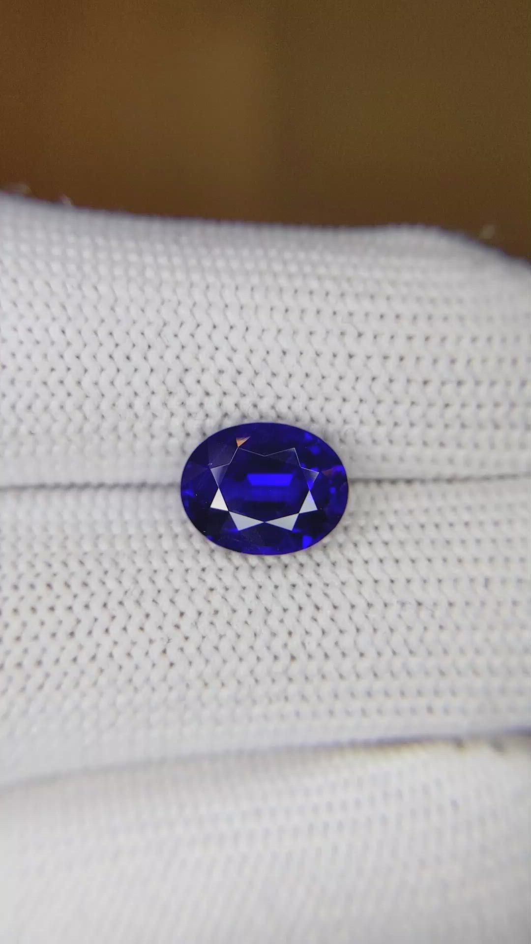3.26 Ct. Blue Sapphire from Ceylon (Sri Lanka) Size Video