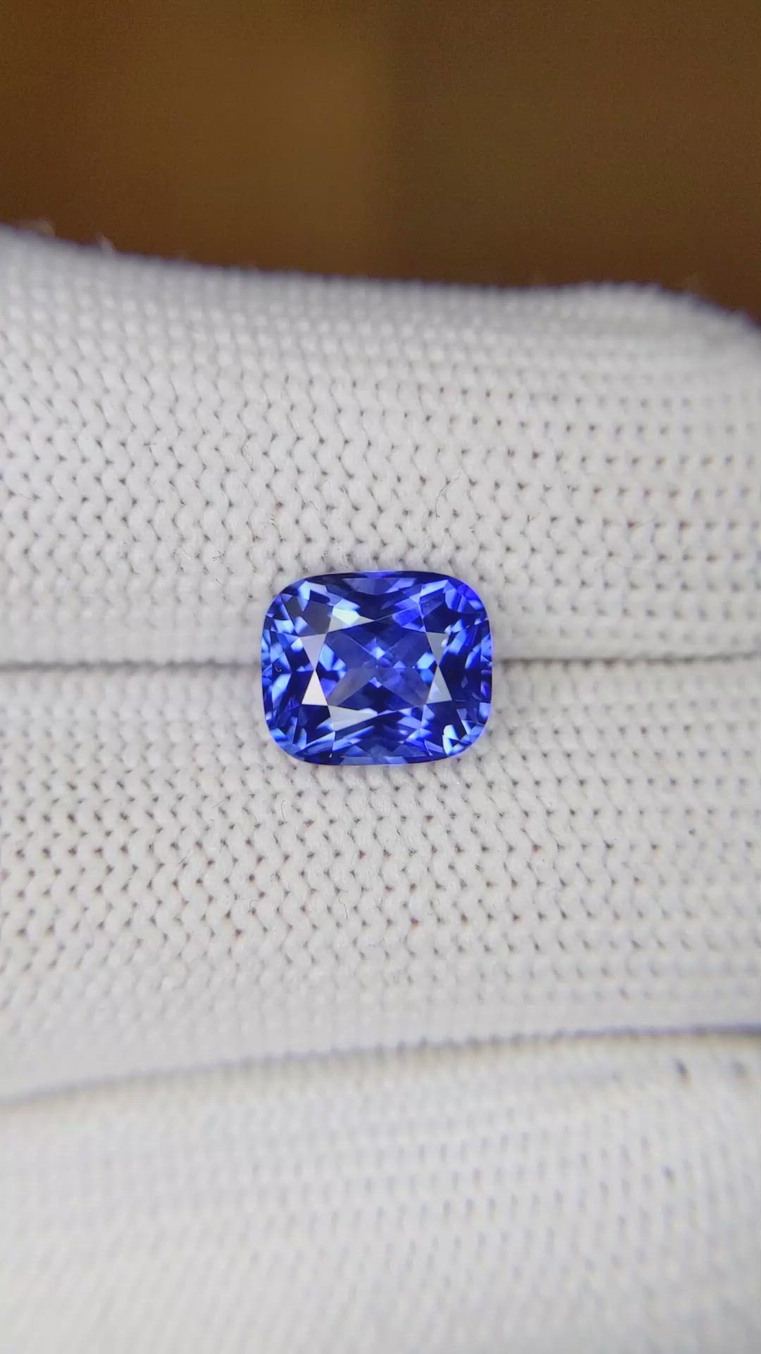 3.18 Ct. Blue Sapphire from Ceylon (Sri Lanka) Size Video